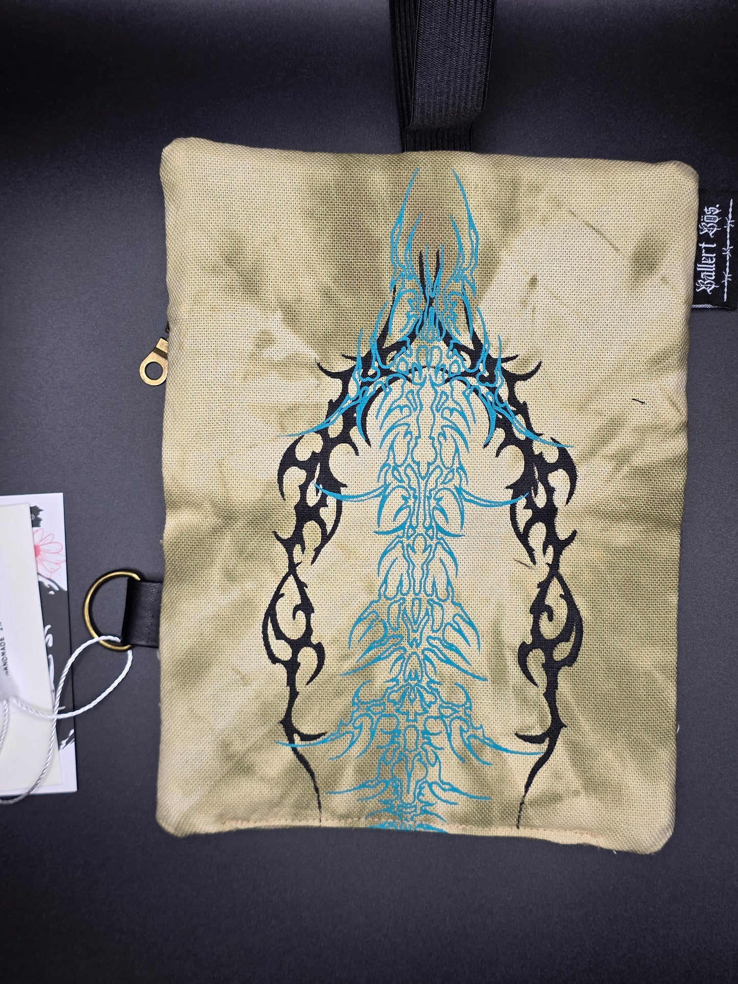 5.8 Tabacco pouch, Tribals, sage batik - DIE FRECHE GÖRE