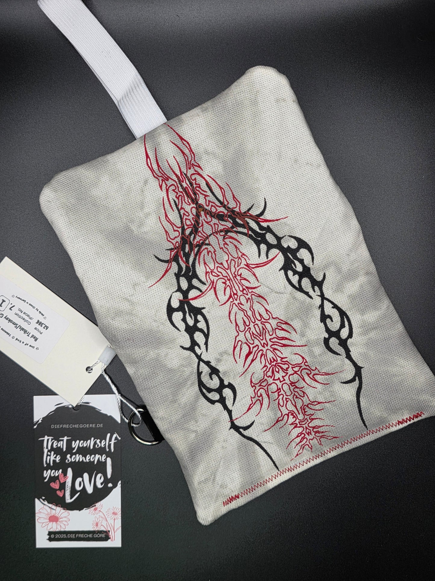 7.1 Tabacco pouch, red tribals, smokey batik - DIE FRECHE GÖRE