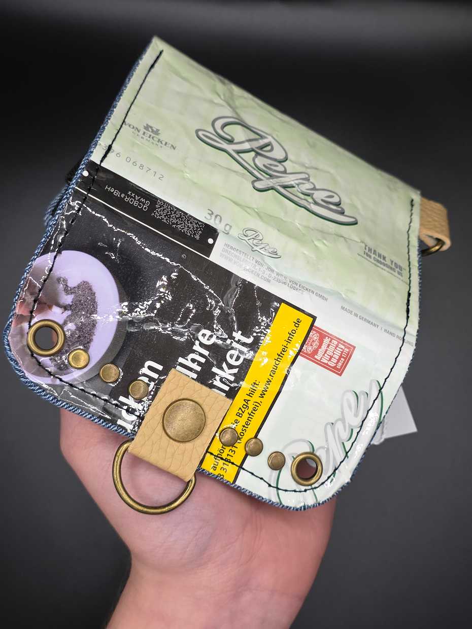 10.13 wallet - upcycled, pink cats