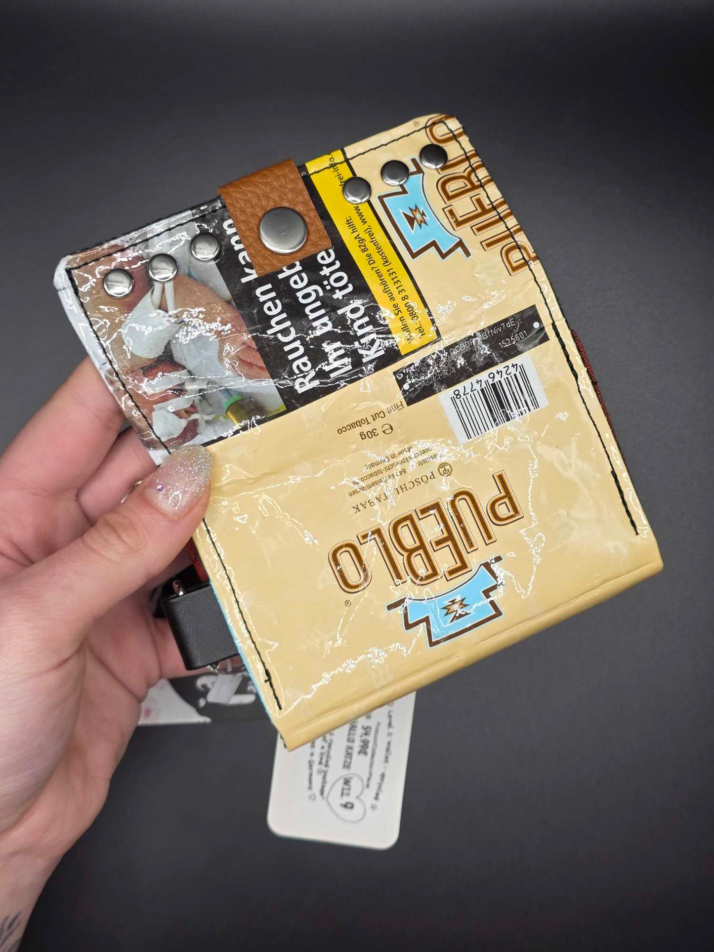 Windows 11.9 wallet - upcycled, Hello Cat inside
