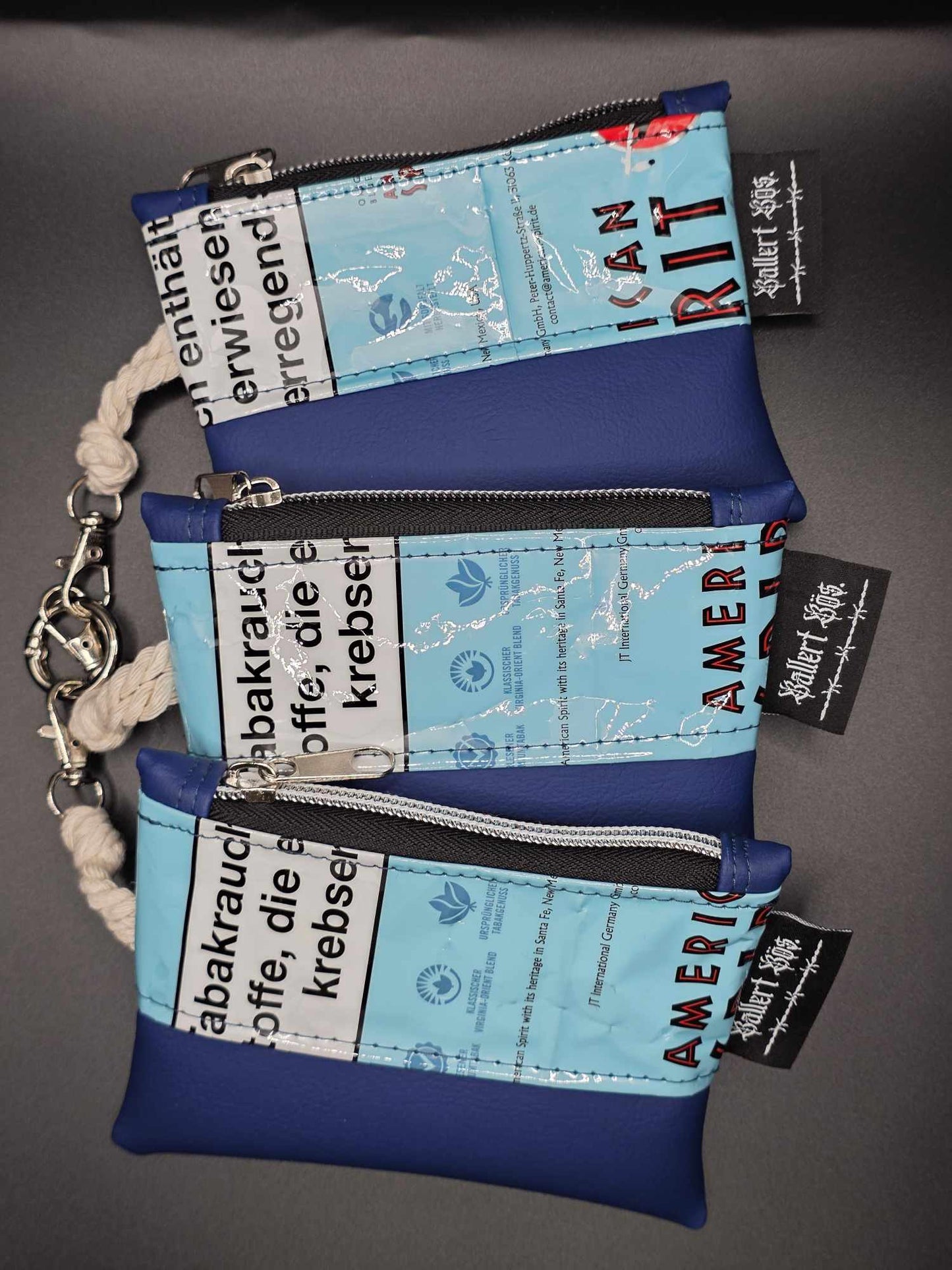 mini zip wallet - Upcycled, blau