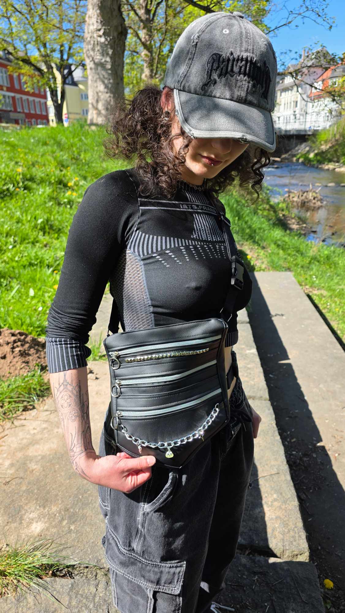 LB2.1+2 Leg Bag, black faux leather