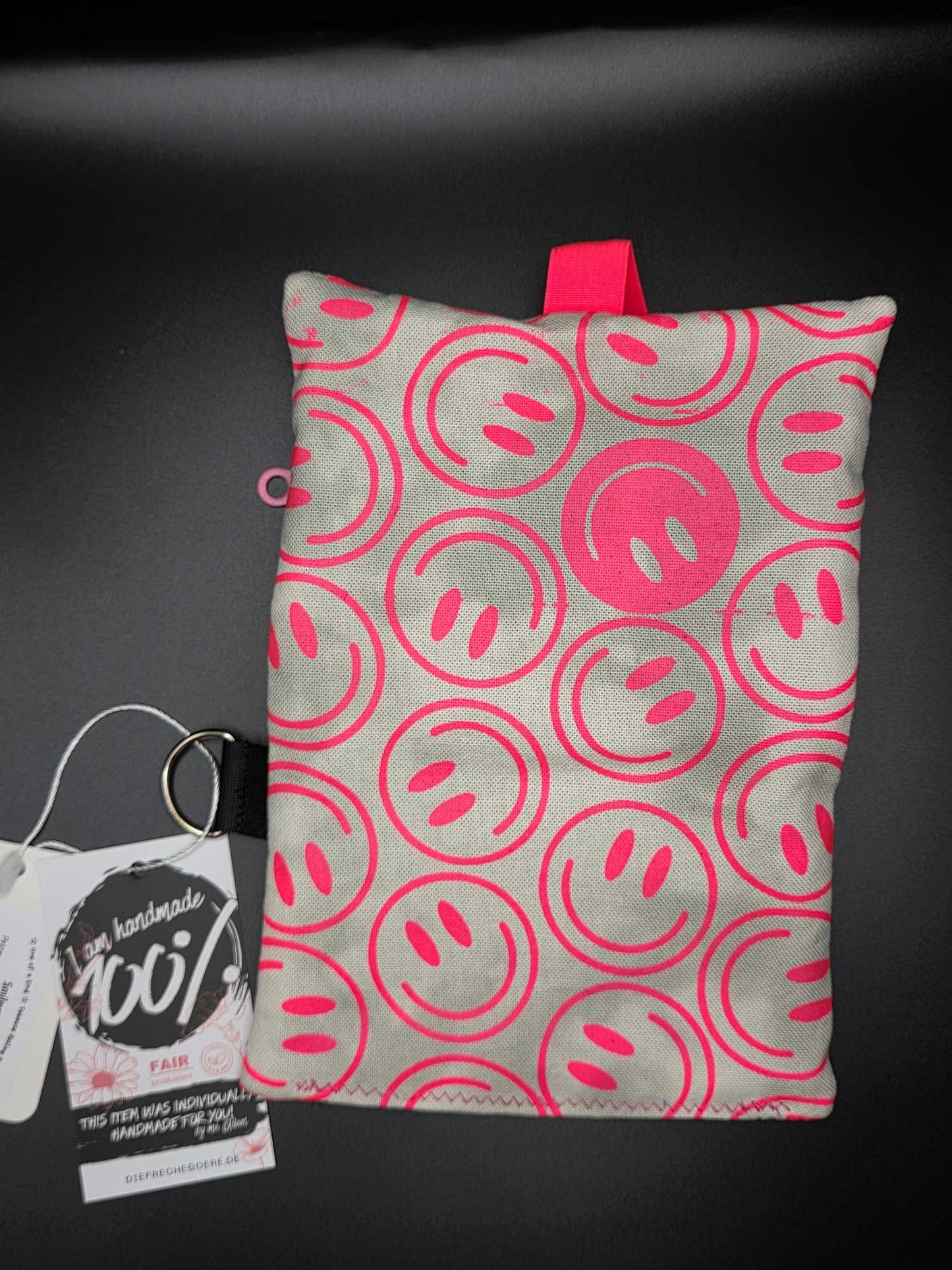 TT9.3 Tabacco pouch, Smileys