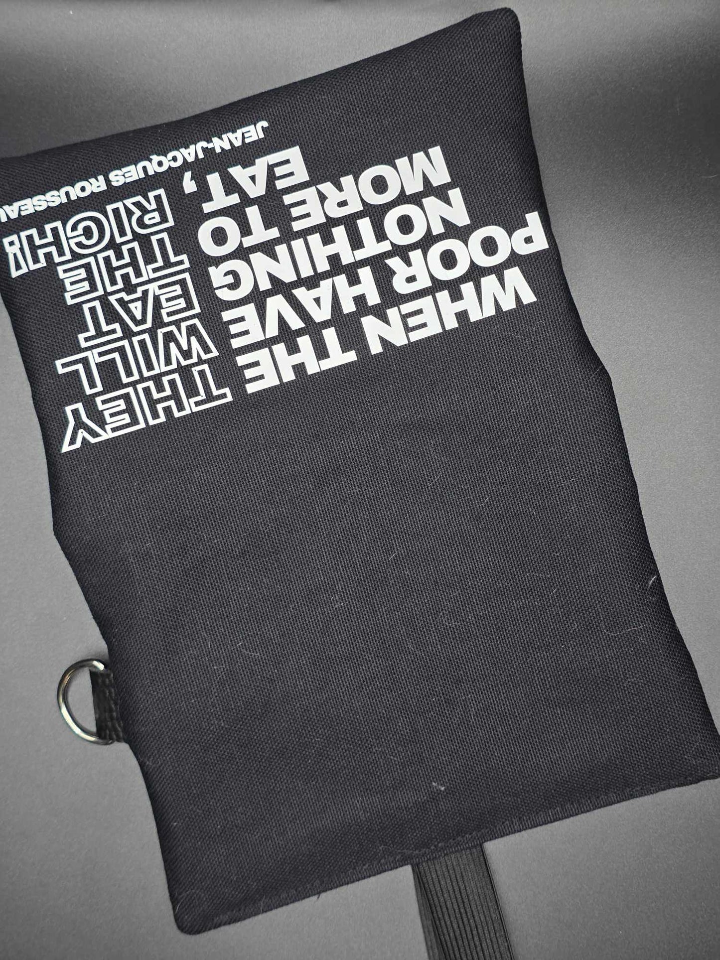 TT11.7 Tabacco pouch, eat the rich