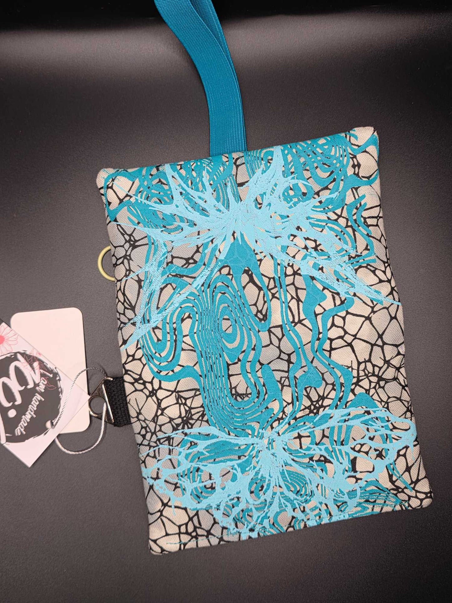 TT9.6 Tabacco pouch, Trippy Butterfly