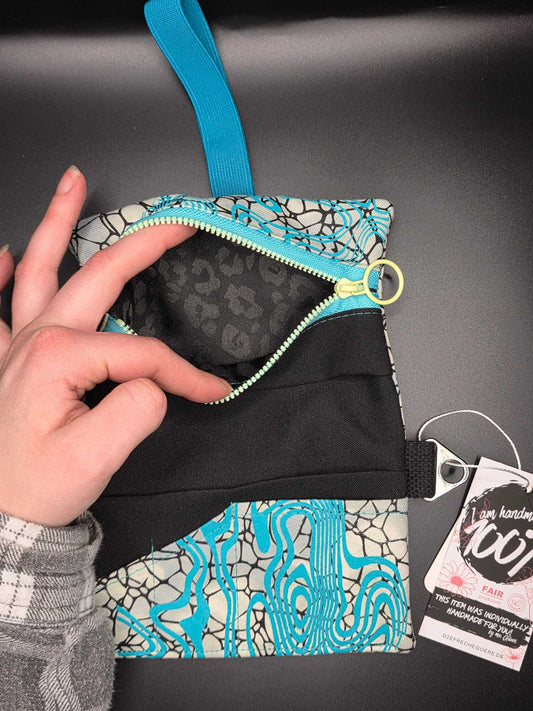 TT9.6 Tabacco pouch, Trippy Butterfly