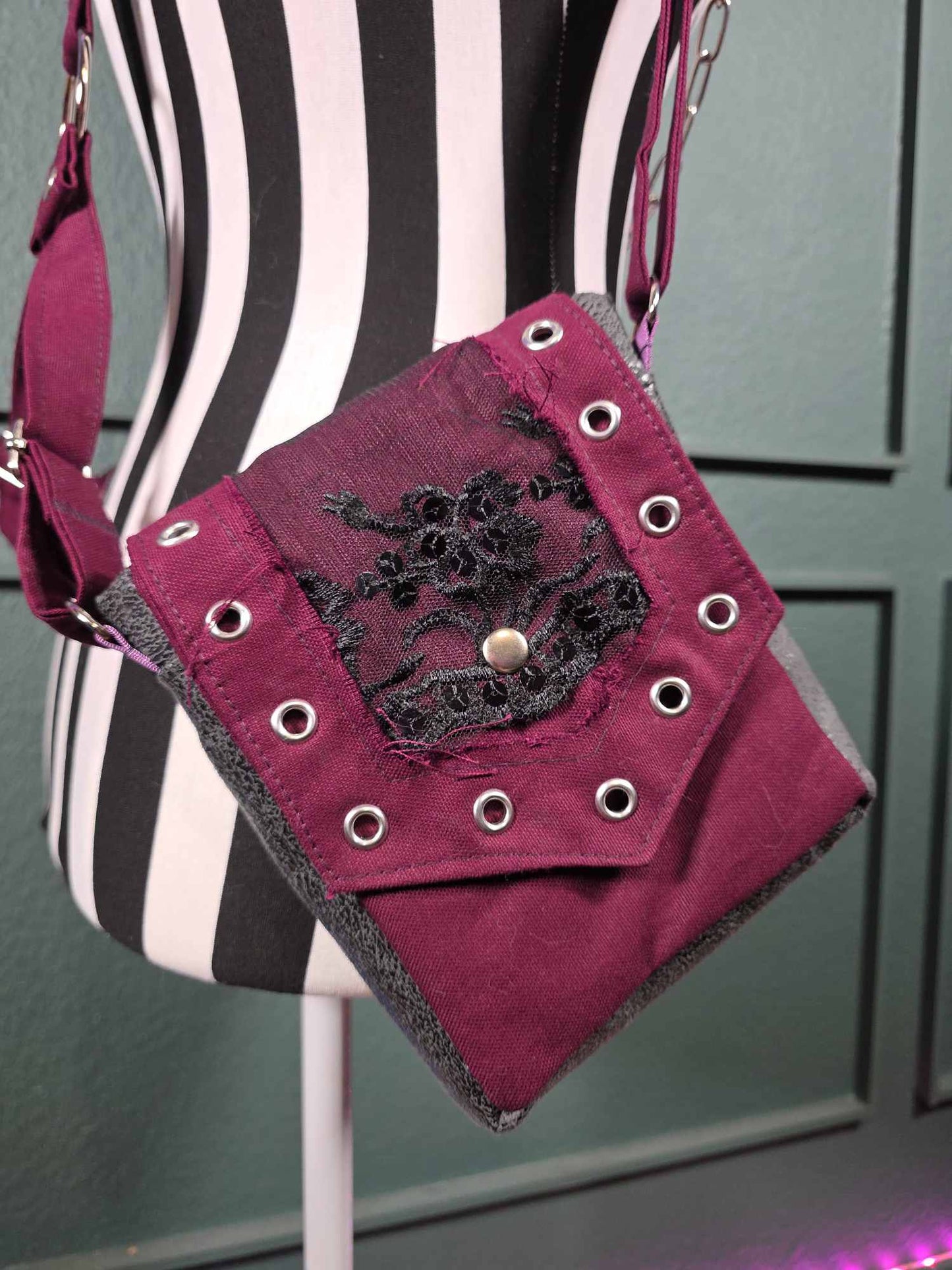 Witch Holsterbag, burgundy, size S - L