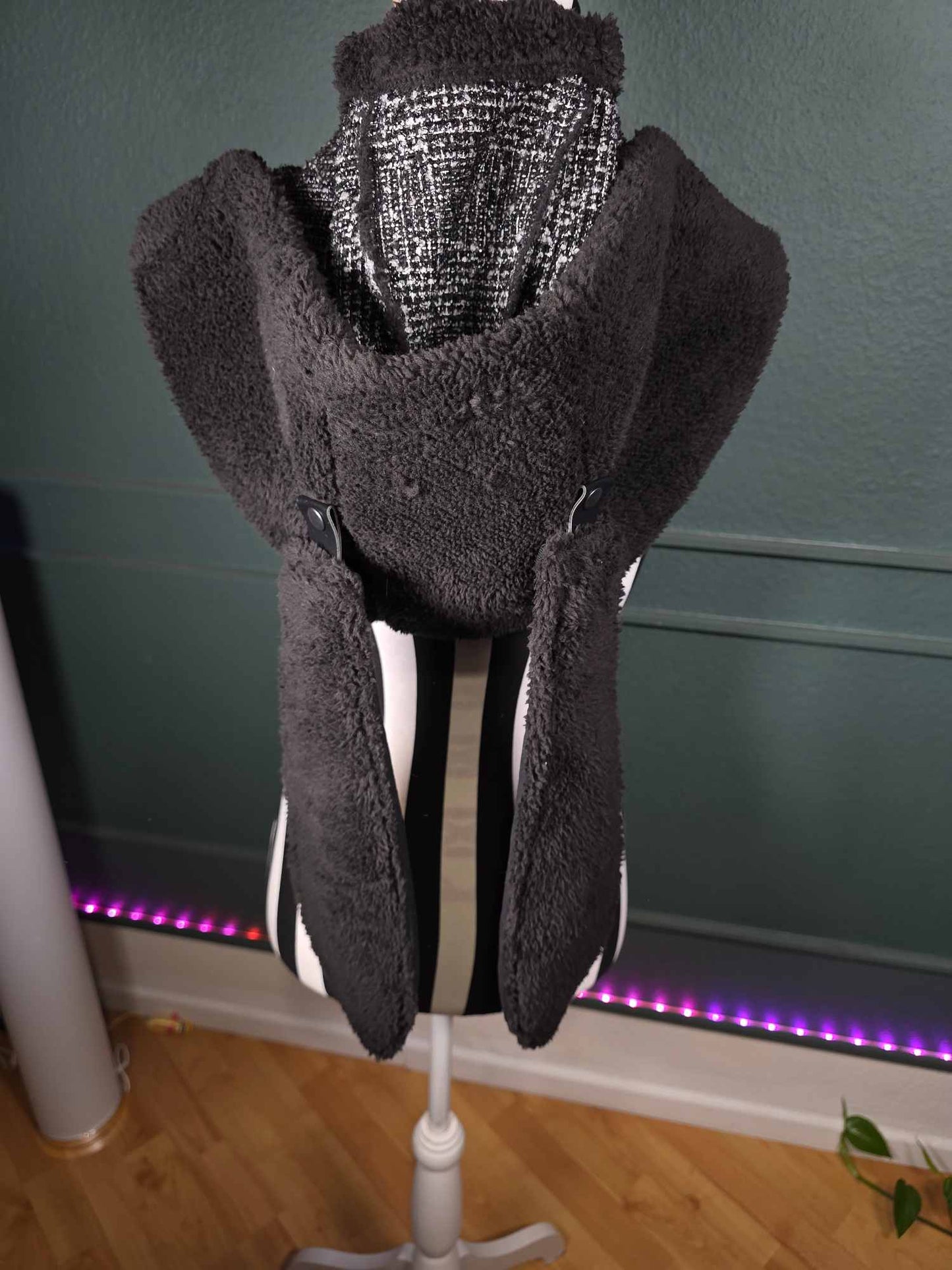 1.1 Bunny hood, hidden ear pockets, black