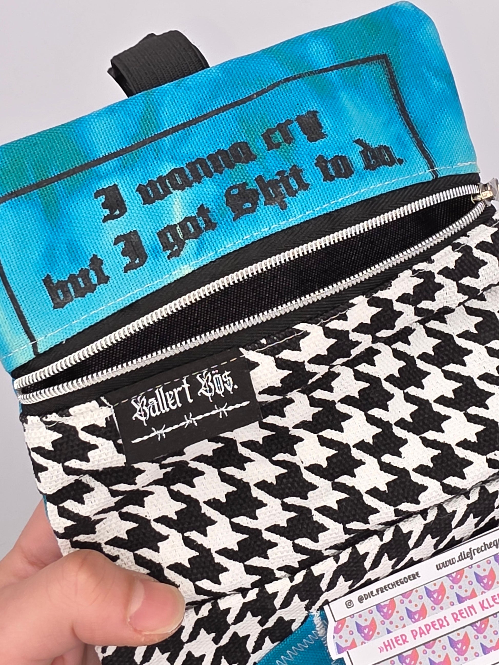 2.1 Tabacco pouch - blue batik - DIE FRECHE GÖRE