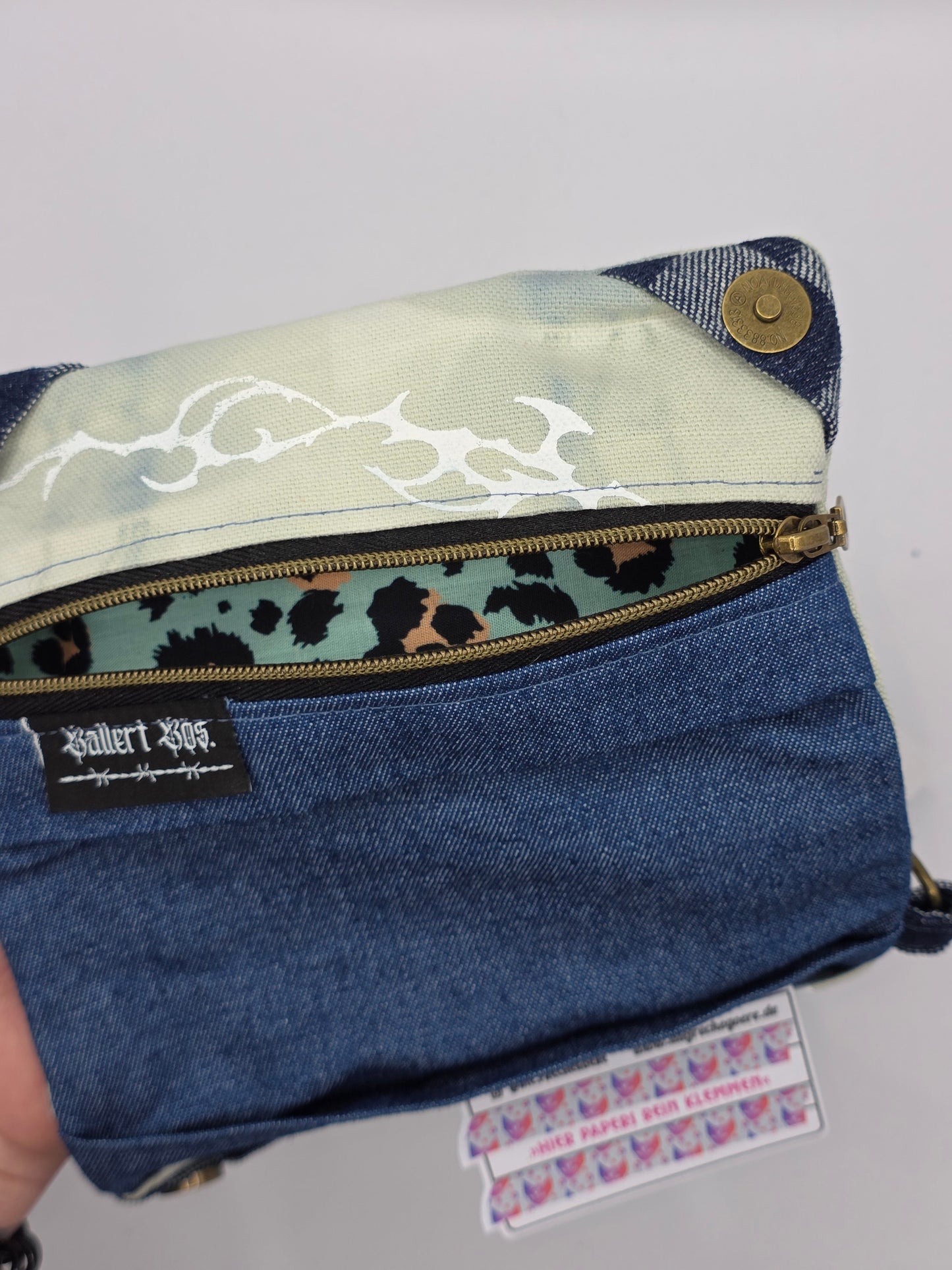 2.6 Tabacco pouch - light blue batik - DIE FRECHE GÖRE
