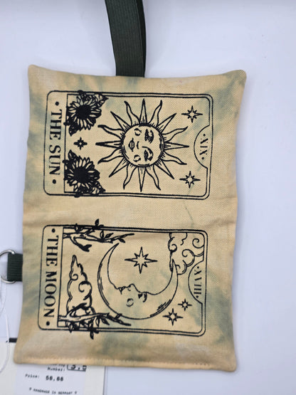 3.6 Tabacco pouch, Sun&Moon Tarot, green batik - DIE FRECHE GÖRE