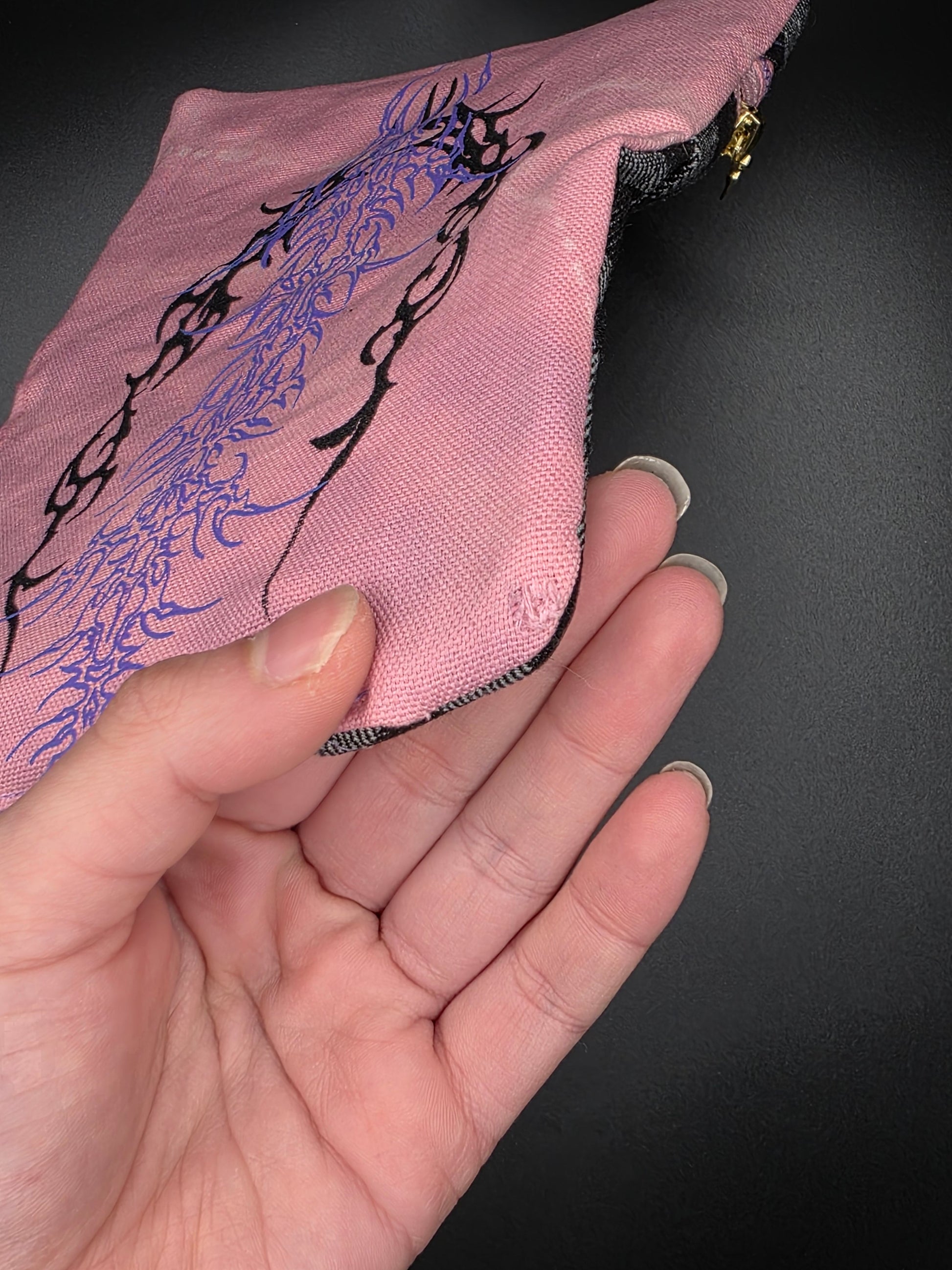 4.10 Tabacco pouch, Tribals, pink batik (B - Ware*) - DIE FRECHE GÖRE