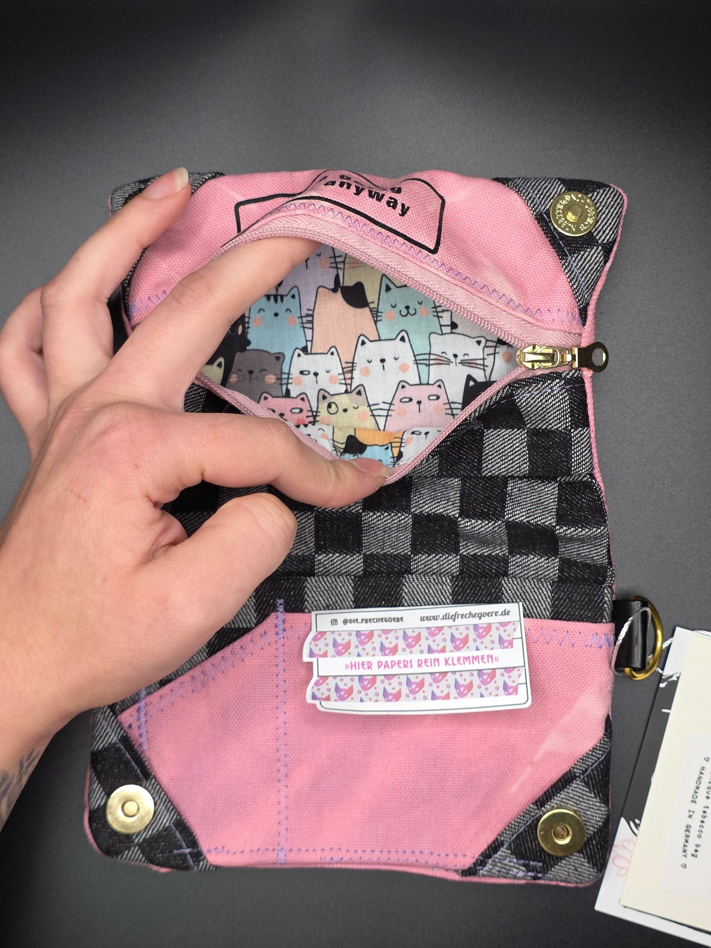 4.10 Tabacco pouch, Tribals, pink batik (B - Ware*) - DIE FRECHE GÖRE