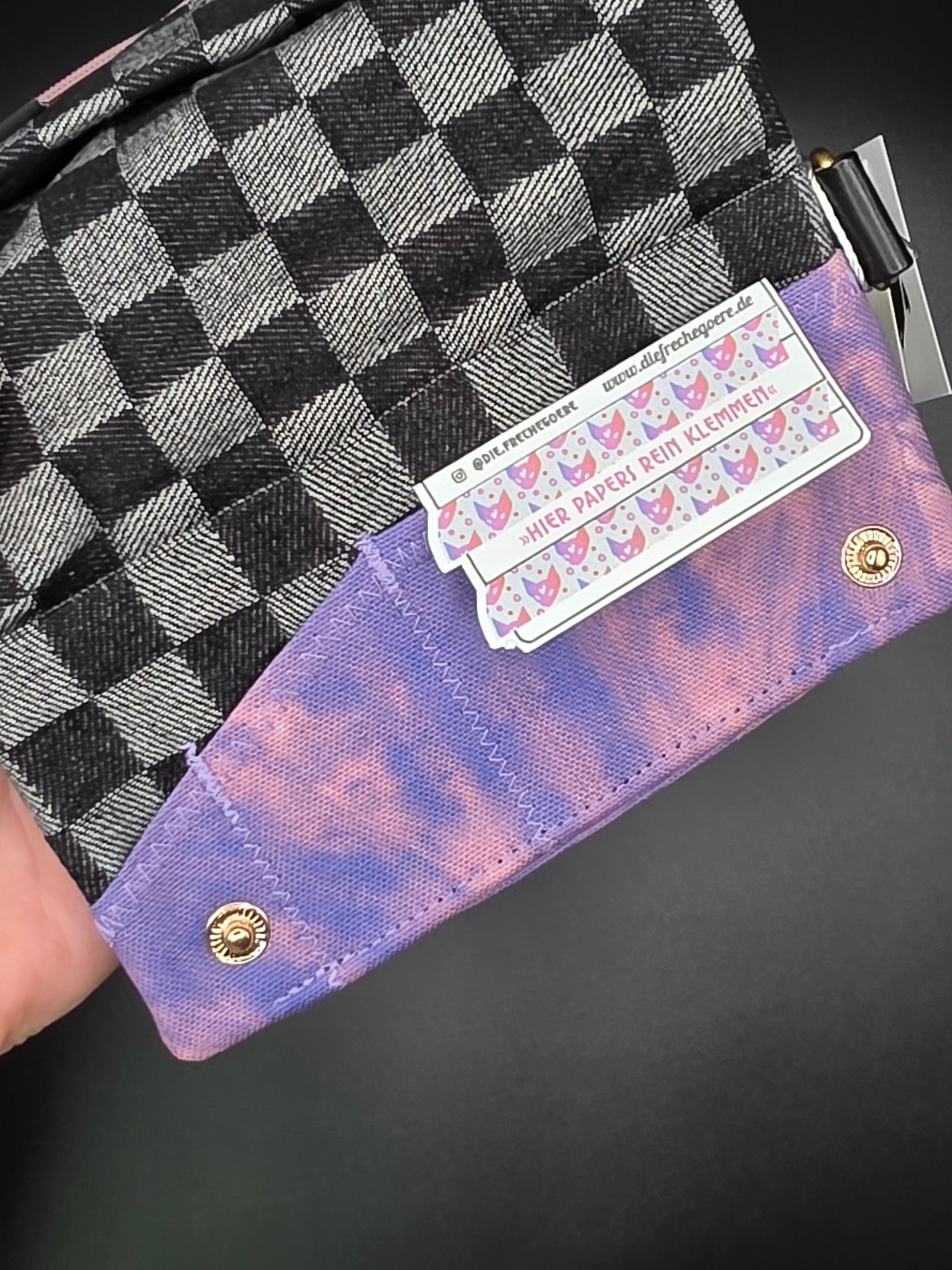 4.11 Tabacco pouch, Tribals, purple batik - DIE FRECHE GÖRE