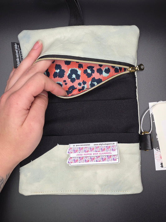 4.2 Tabacco pouch, Sun&Moon Tarot, smokey light blue batik (B - Ware*) - DIE FRECHE GÖRE