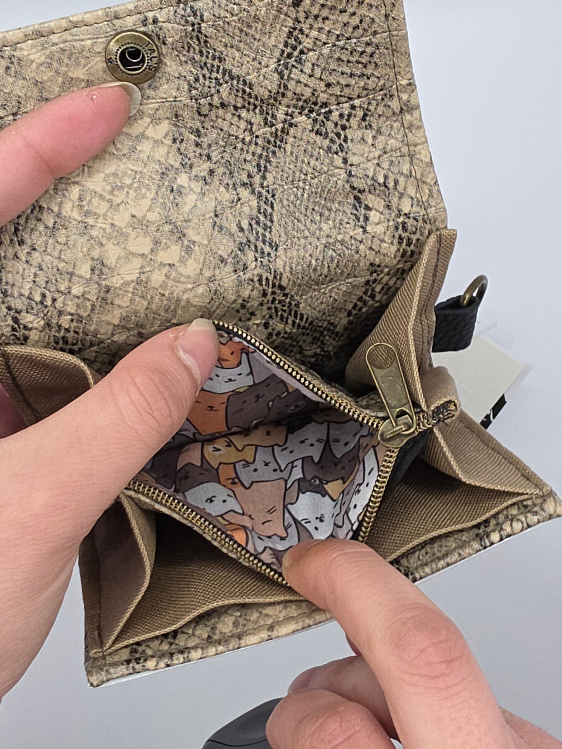 4.3 upcycling wallet, beige Cats - DIE FRECHE GÖRE