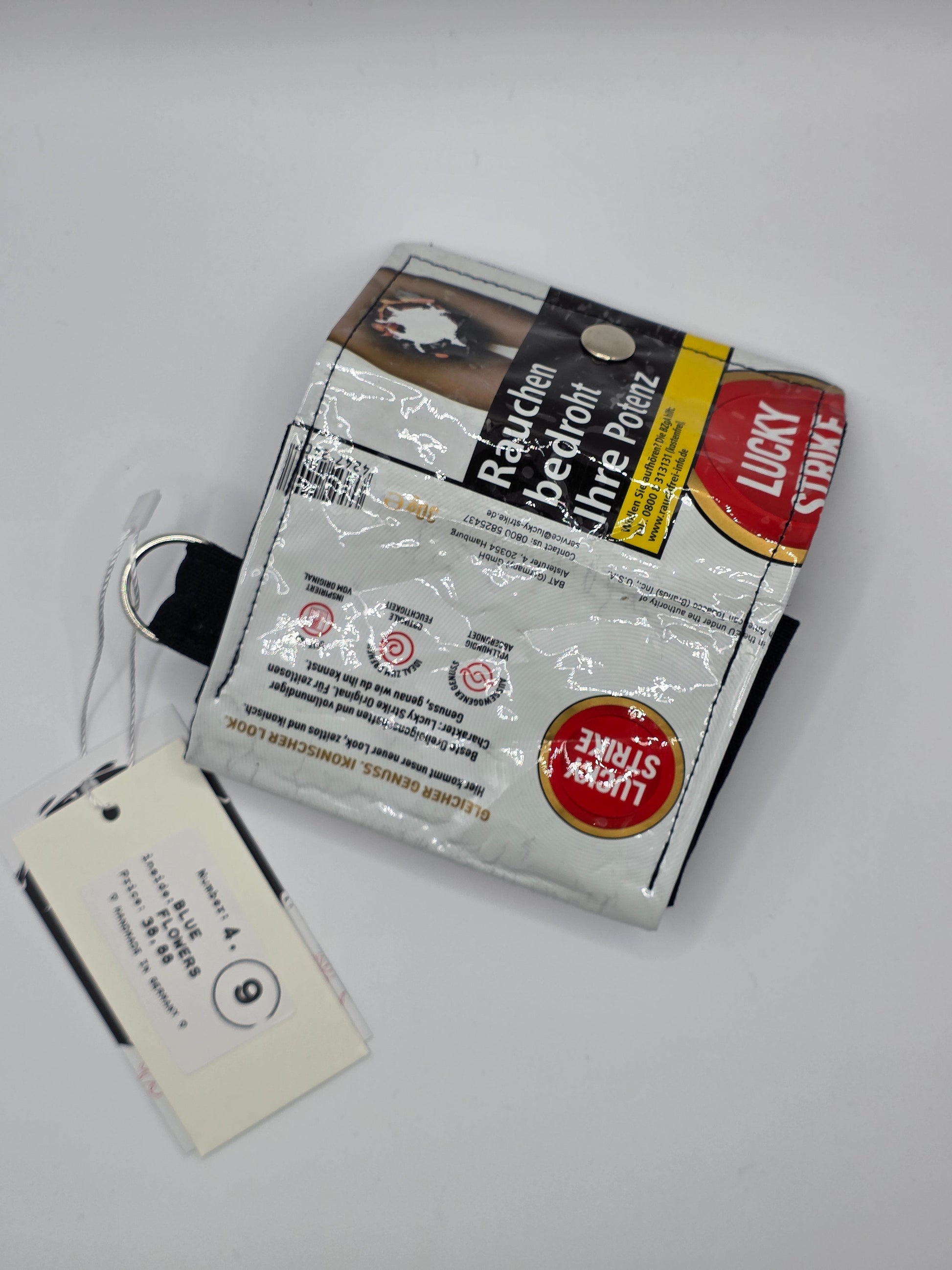 4.9 upcycling wallet, blue flowers - DIE FRECHE GÖRE