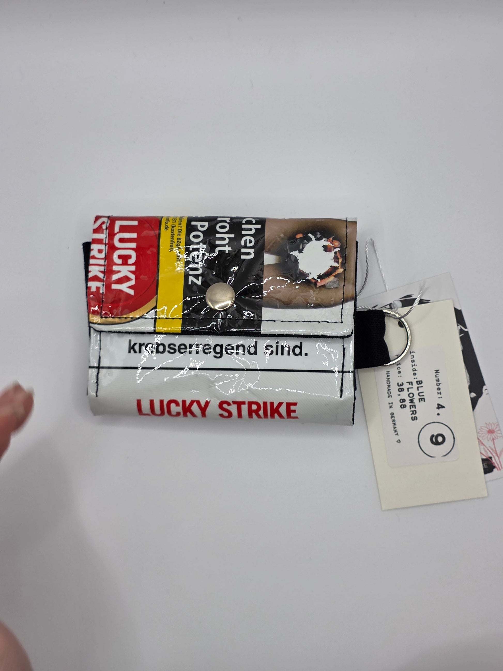 4.9 upcycling wallet, blue flowers - DIE FRECHE GÖRE