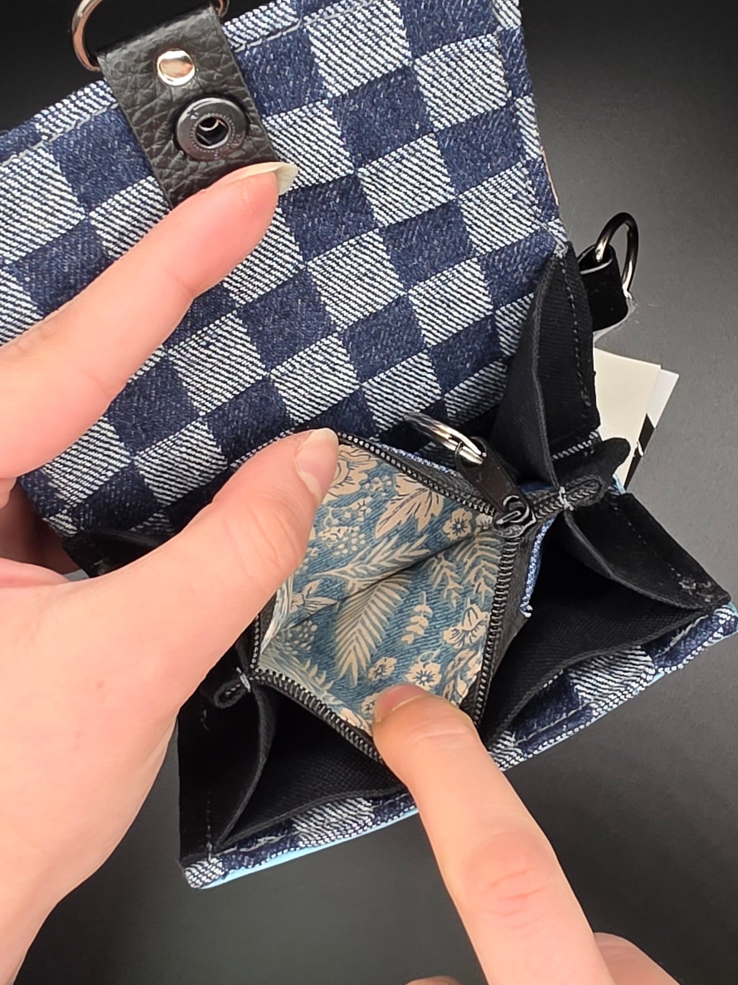 5.7 upcycling wallet - BLUE FLOWERS - DIE FRECHE GÖRE