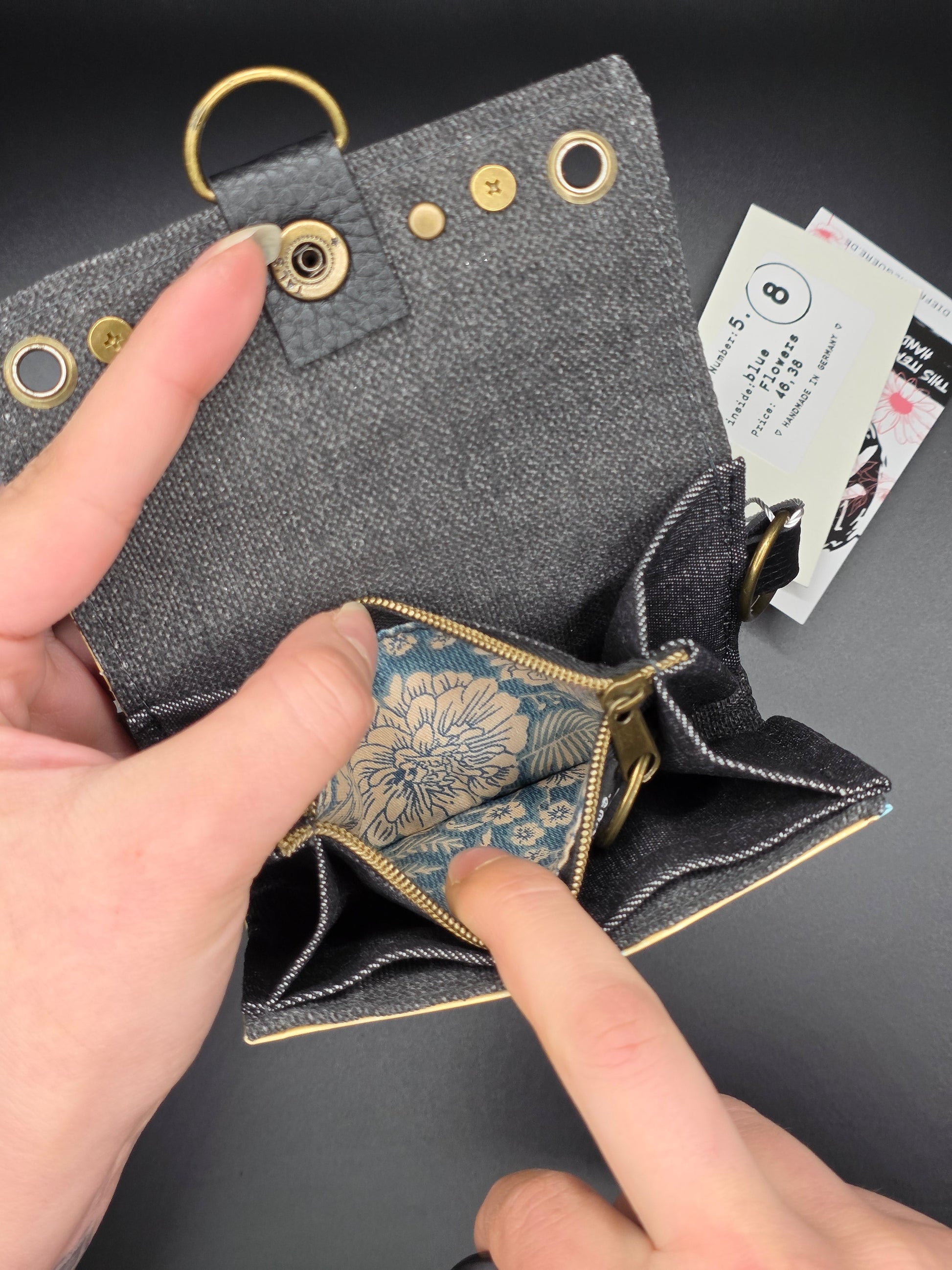 5.8 upcycling wallet - BLUE FLOWERS - DIE FRECHE GÖRE