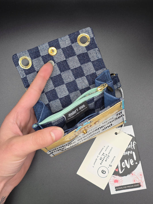 5.9 upcycling wallet - BLUE FLOWERS - DIE FRECHE GÖRE