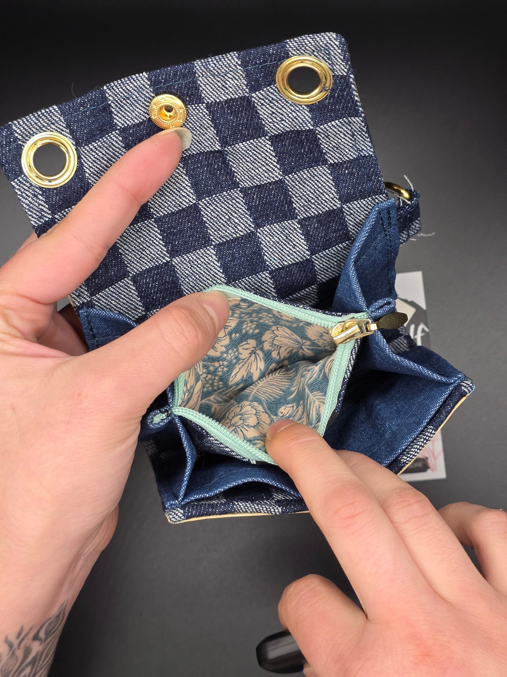 5.9 upcycling wallet - BLUE FLOWERS - DIE FRECHE GÖRE