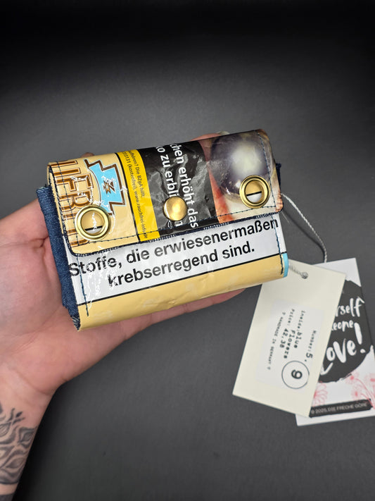 5.9 upcycling wallet - BLUE FLOWERS - DIE FRECHE GÖRE