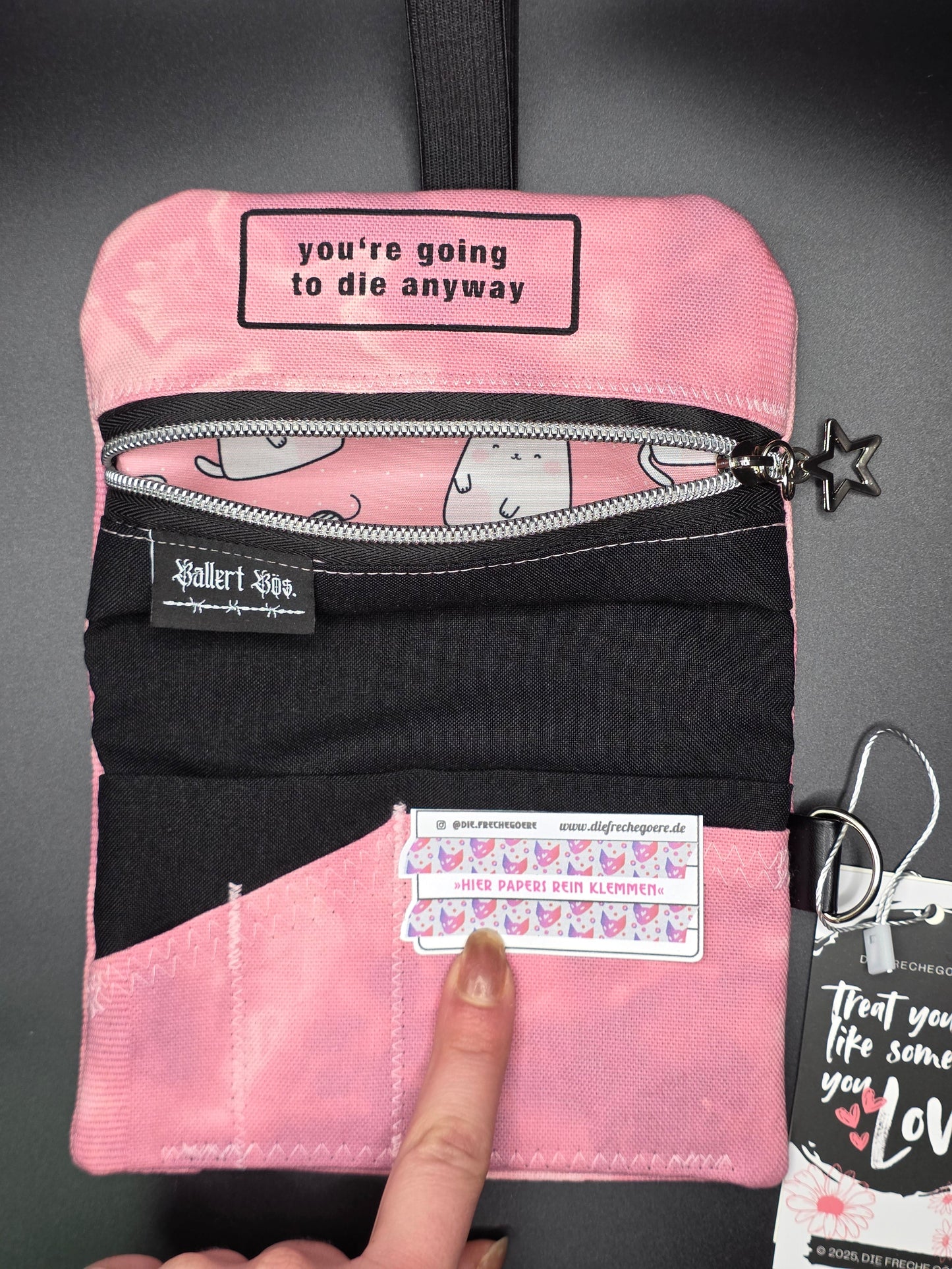 6.1 Tabacco pouch, golden Tribals, pink batik - DIE FRECHE GÖRE