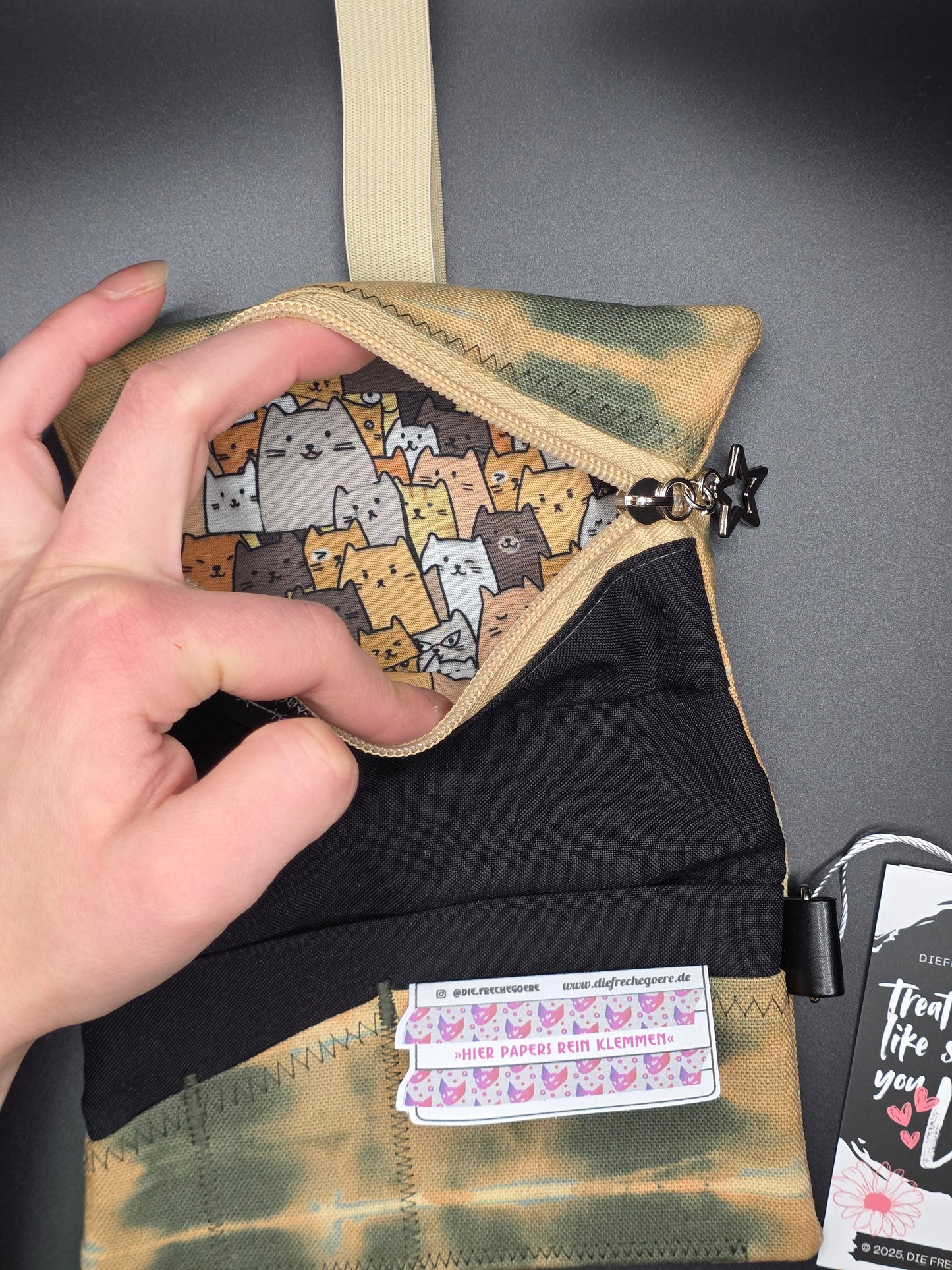 6.4 Tabacco pouch, metatrons, green batik - DIE FRECHE GÖRE