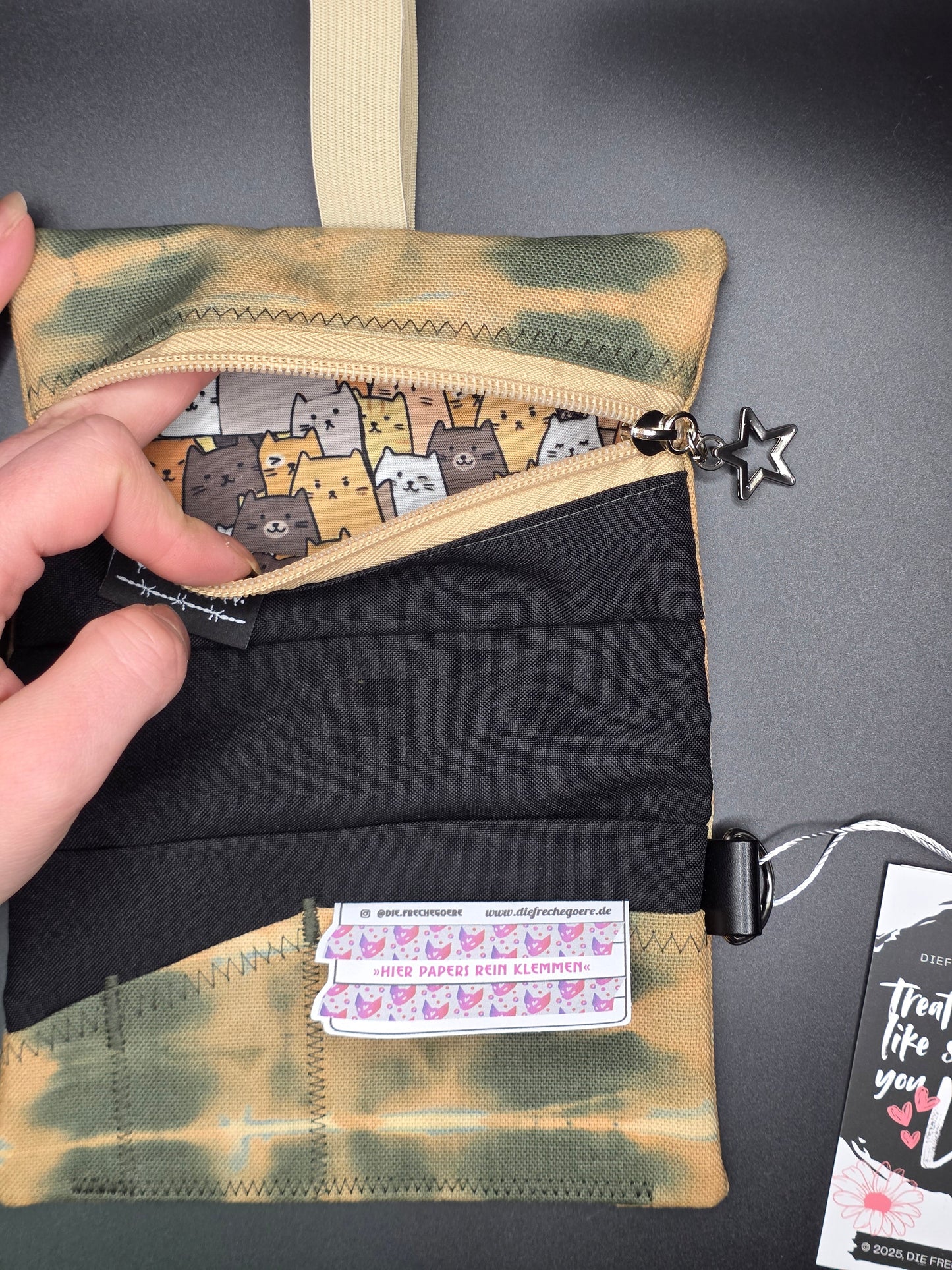 6.4 Tabacco pouch, metatrons, green batik - DIE FRECHE GÖRE