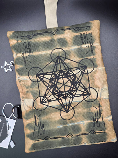 6.4 Tabacco pouch, metatrons, green batik - DIE FRECHE GÖRE