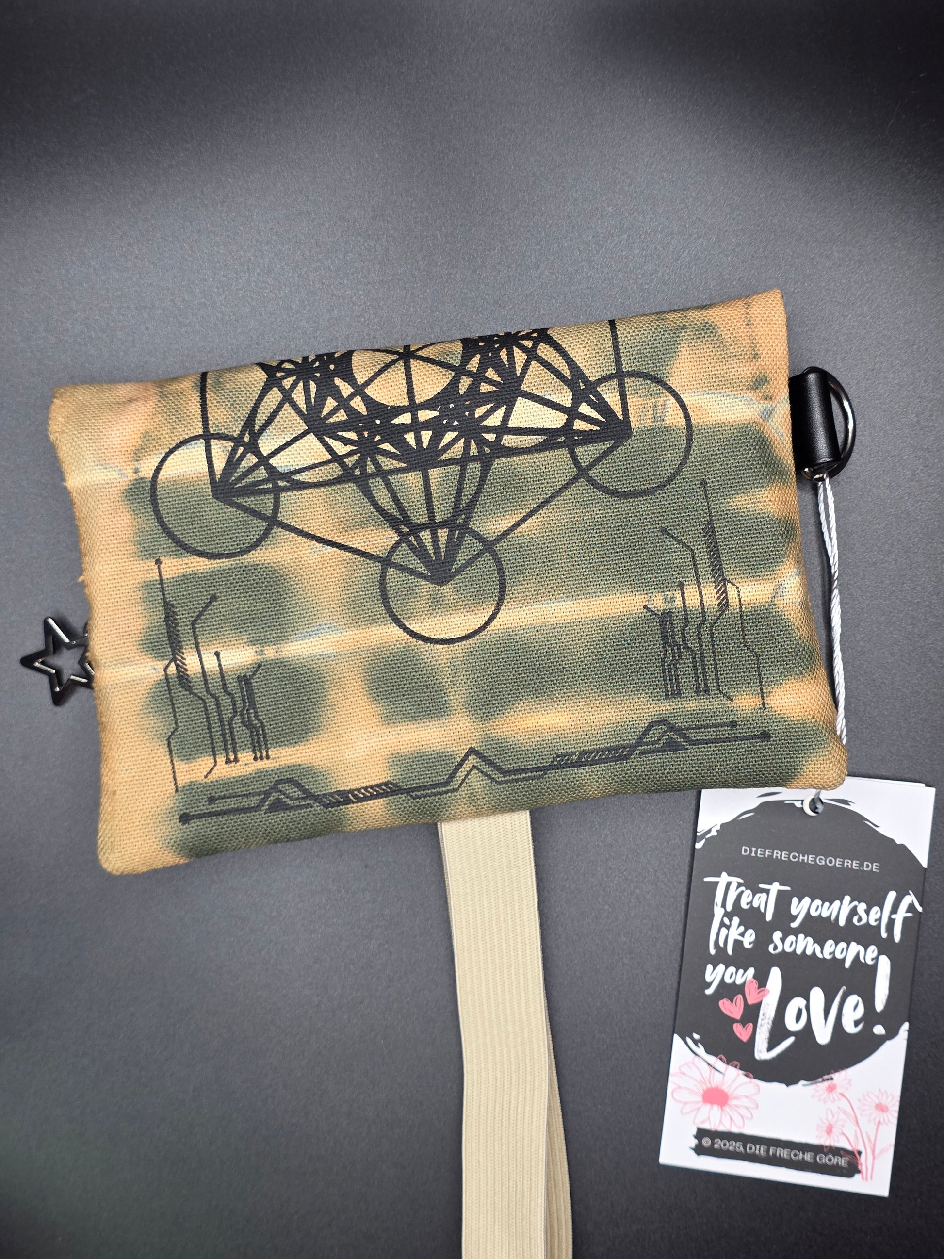 6.4 Tabacco pouch, metatrons, green batik - DIE FRECHE GÖRE