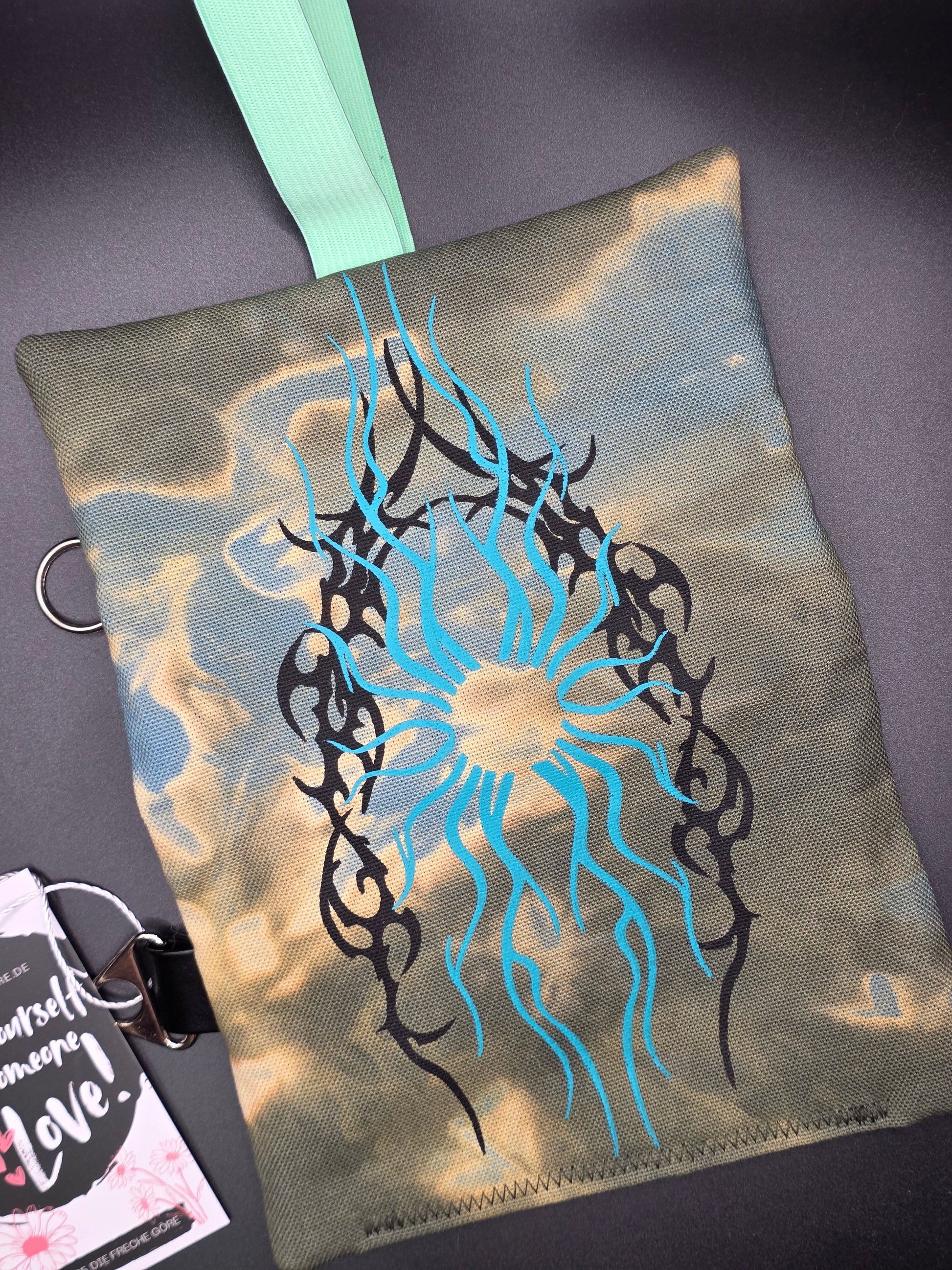 6.5 Tabacco pouch, jade tribals, green batik - DIE FRECHE GÖRE