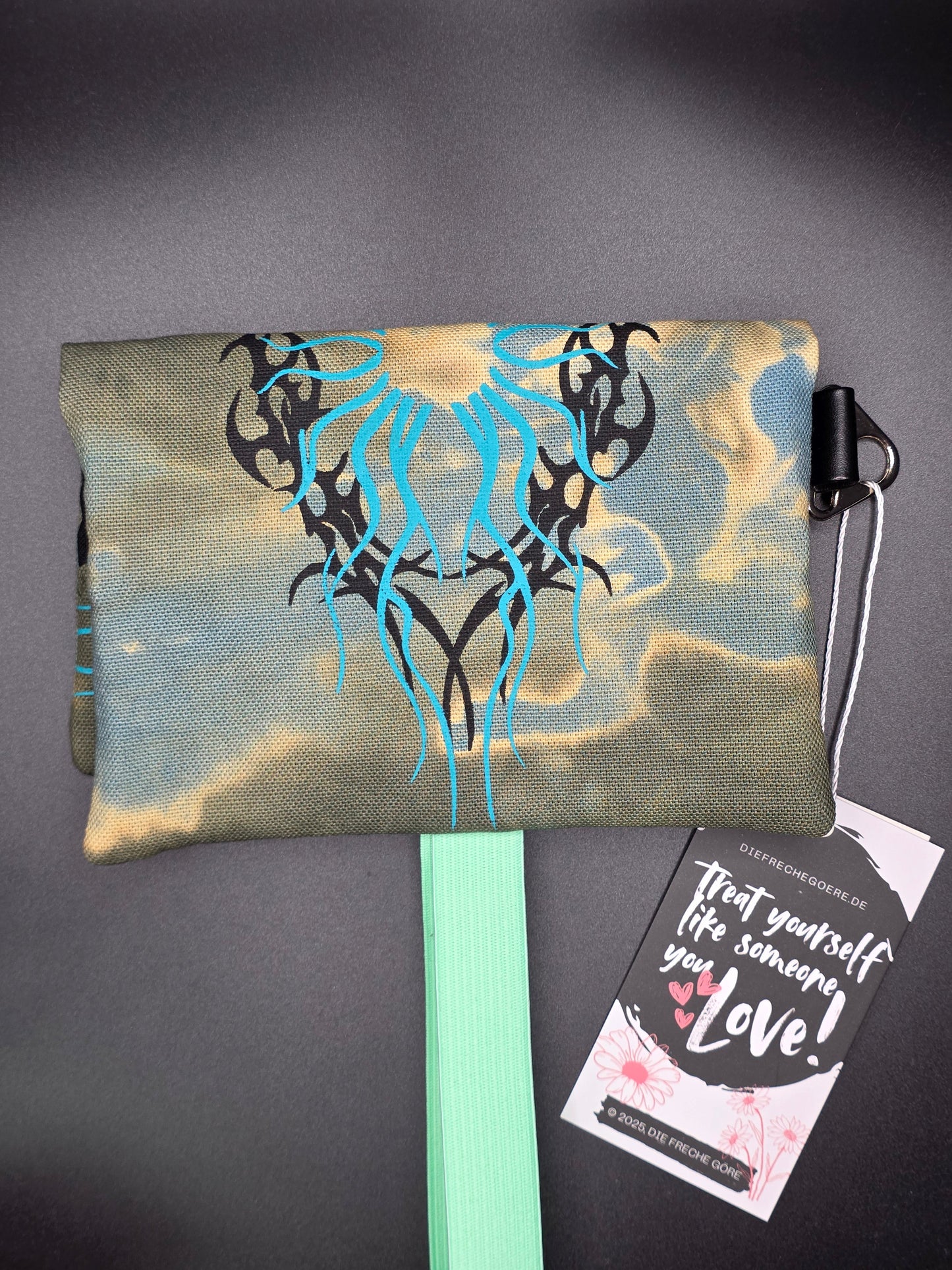 6.5 Tabacco pouch, jade tribals, green batik - DIE FRECHE GÖRE