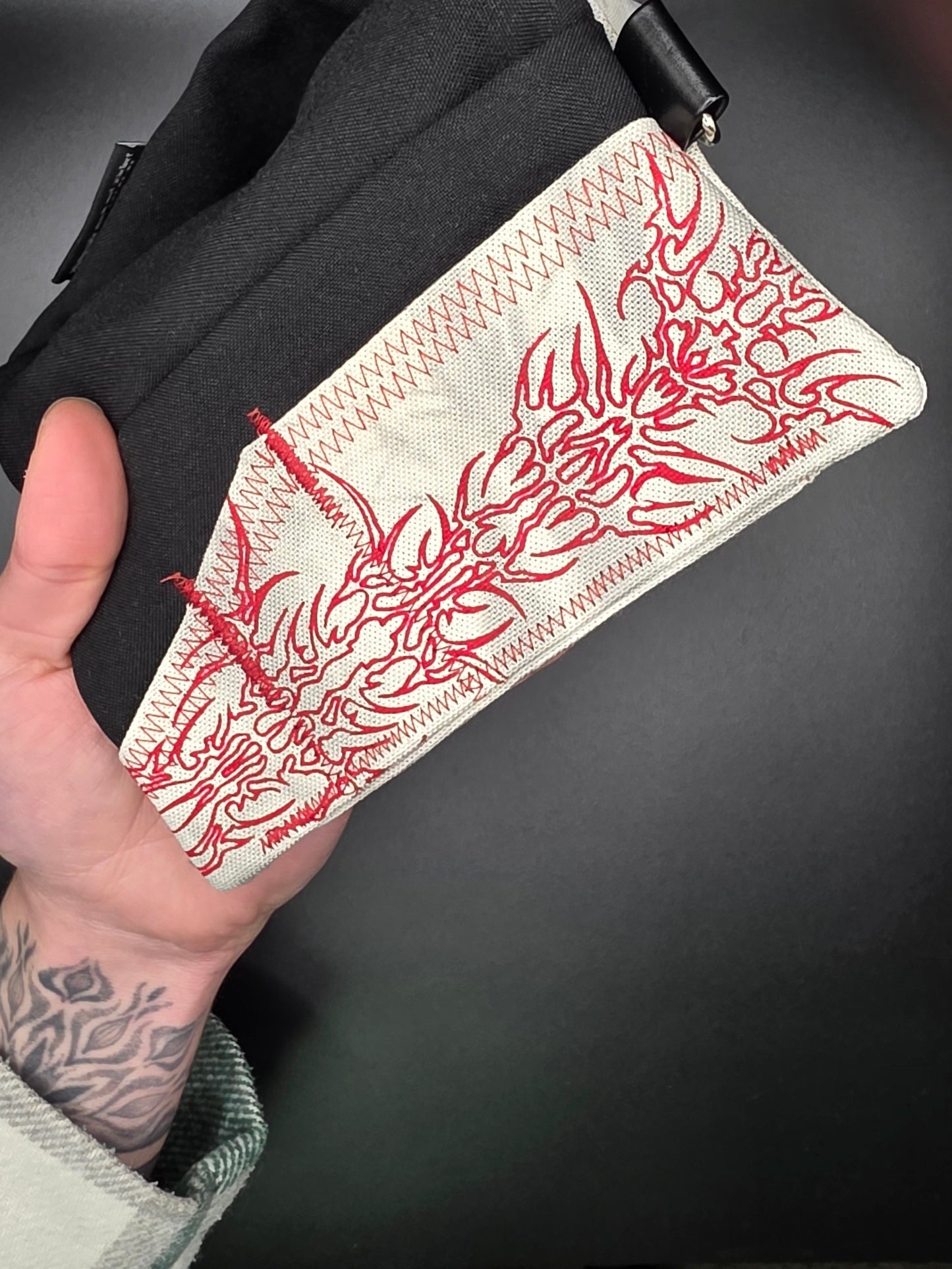 7.1 Tabacco pouch, red tribals, smokey batik - DIE FRECHE GÖRE