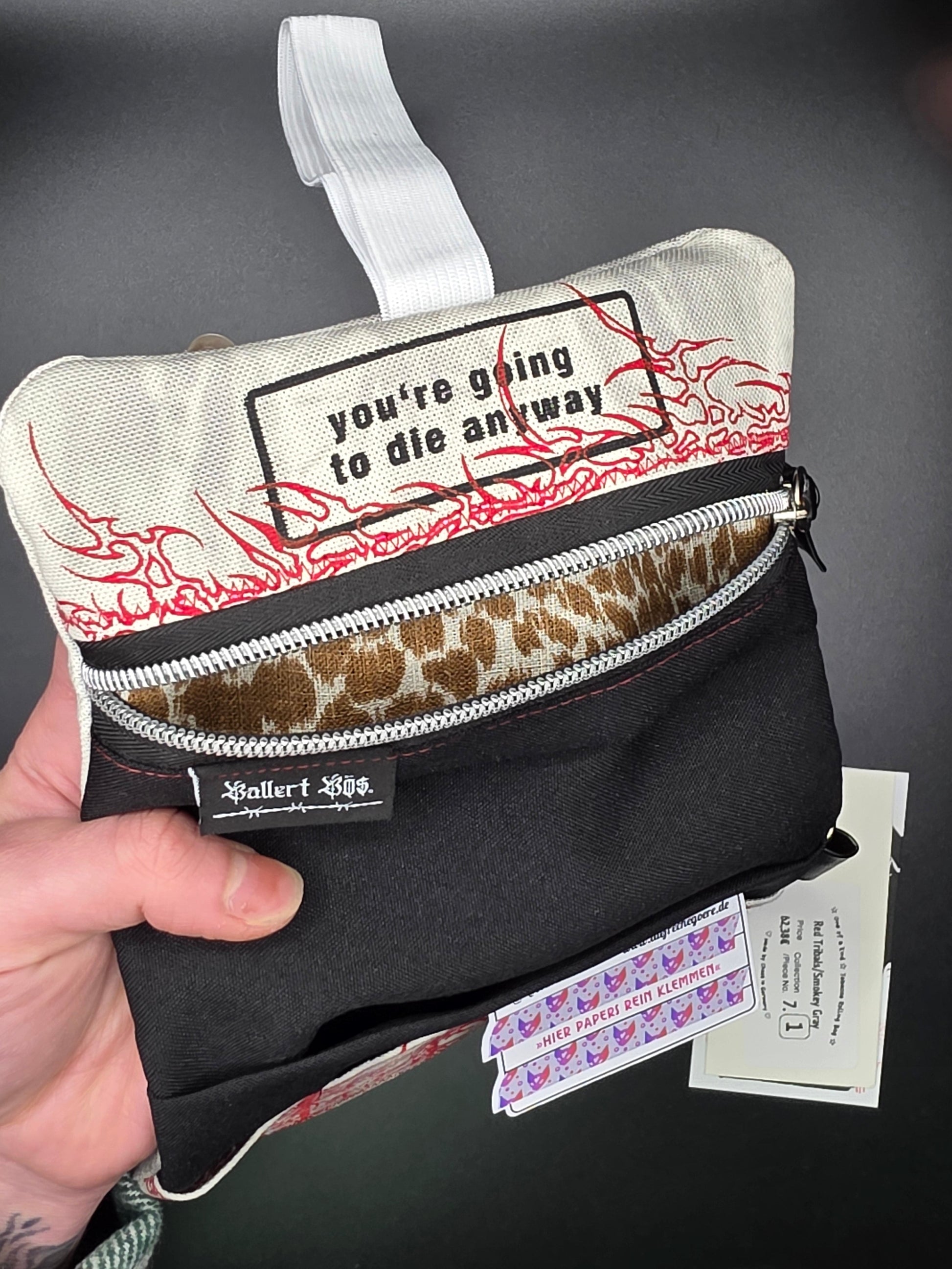 7.1 Tabacco pouch, red tribals, smokey batik - DIE FRECHE GÖRE