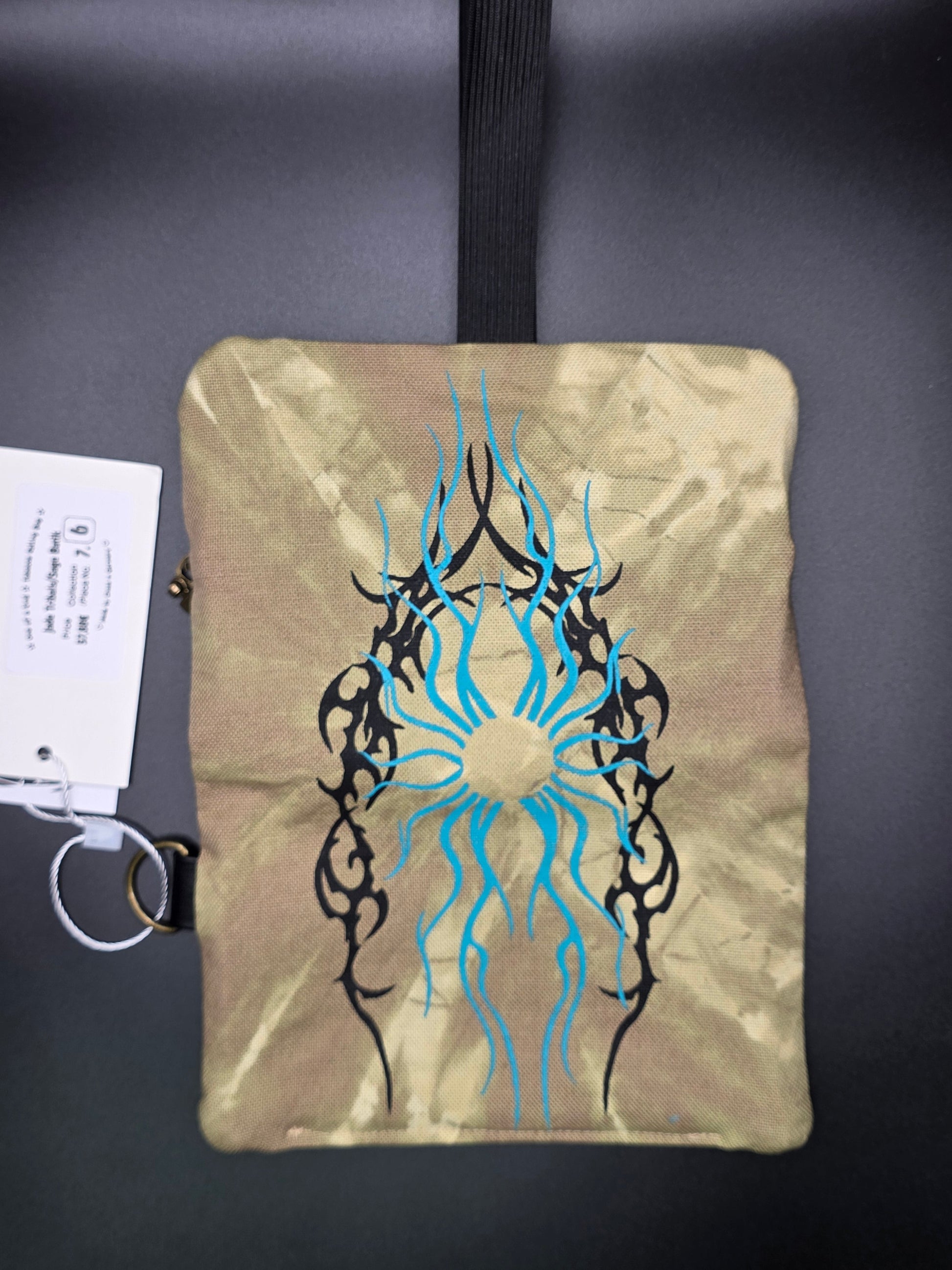 7.6 Tabacco pouch, Tribals, sage green batik - DIE FRECHE GÖRE