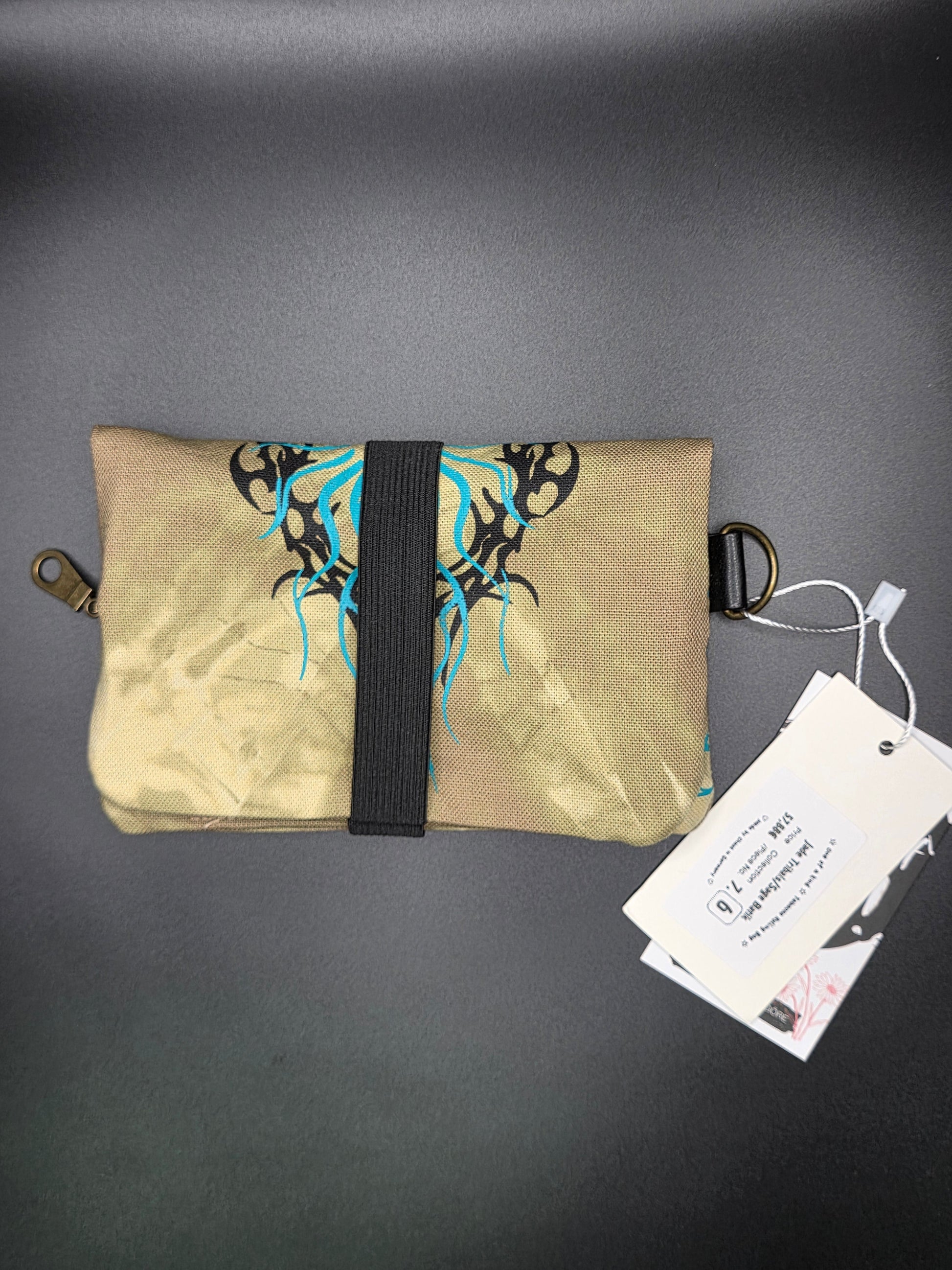 7.6 Tabacco pouch, Tribals, sage green batik - DIE FRECHE GÖRE