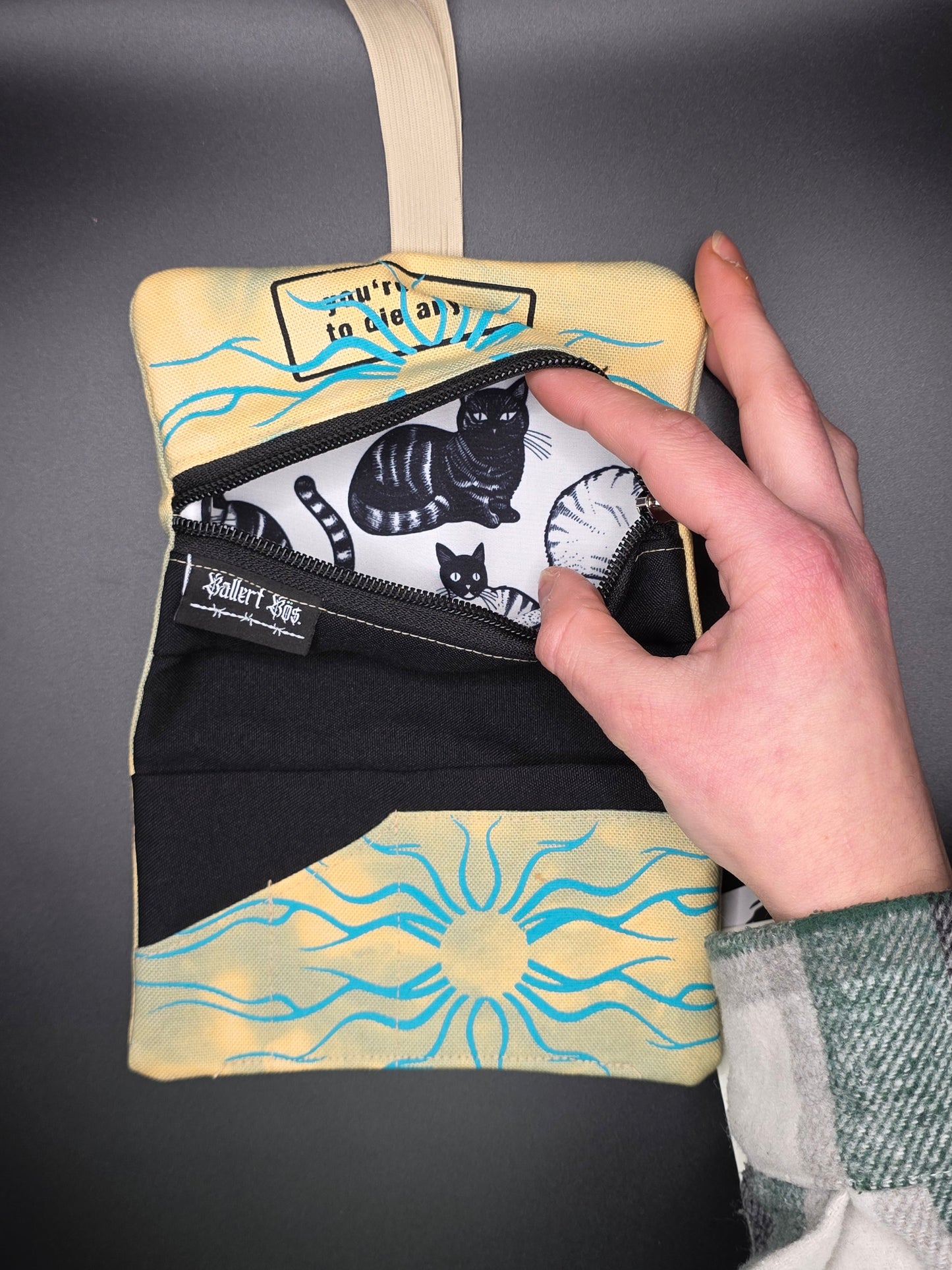 7.7 Tabacco pouch, Tribals, minty yellow batik - DIE FRECHE GÖRE