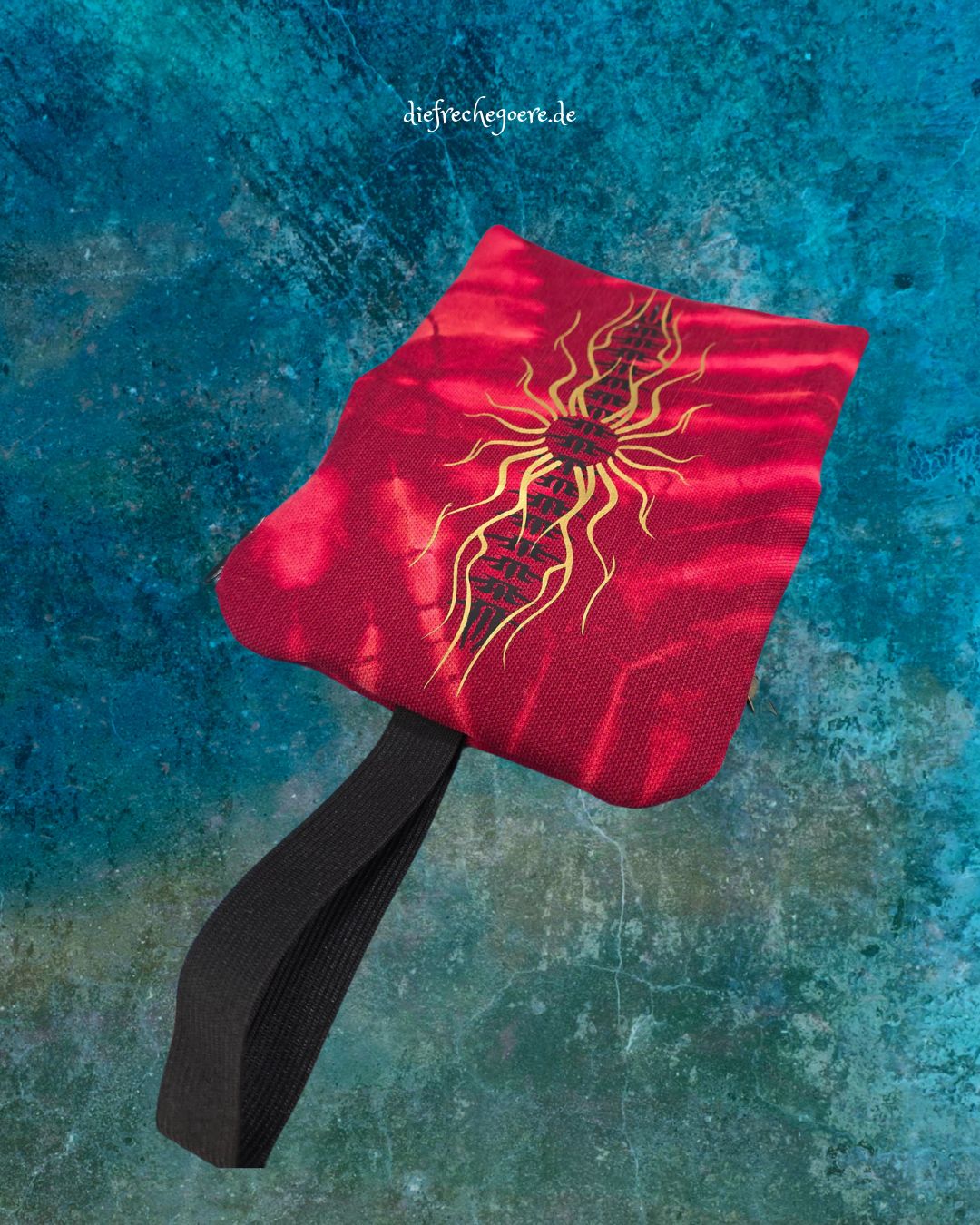Batik „Tribals" Tabaktasche Rot  / Gold - Hidden Cats