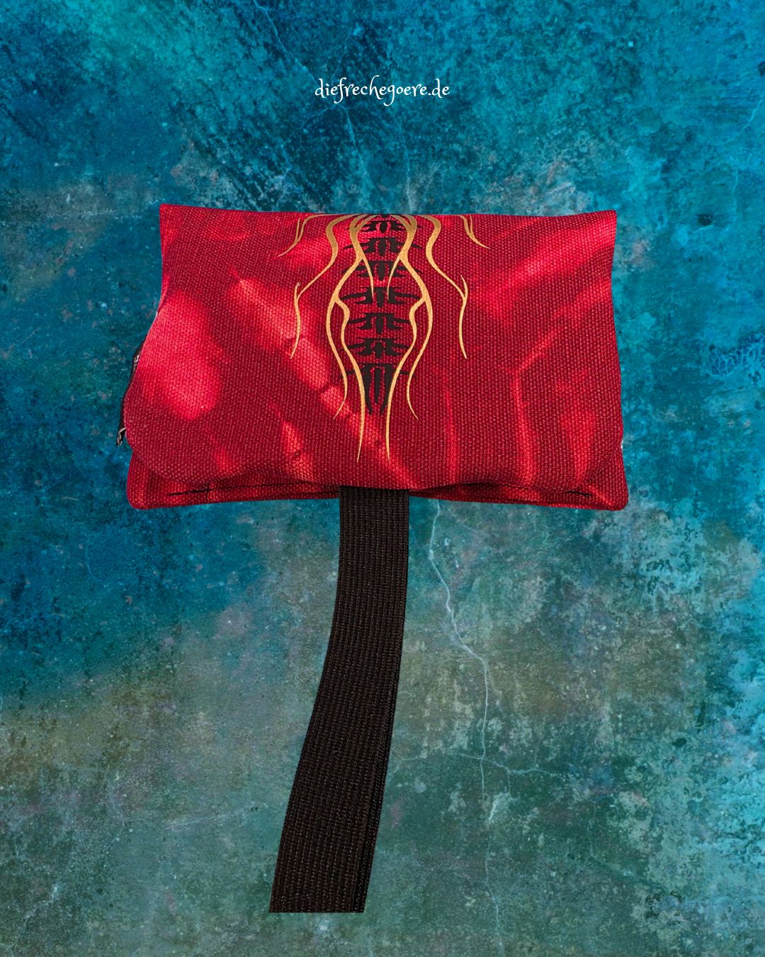 Batik „Tribals" Tabaktasche Rot  / Gold - Hidden Cats
