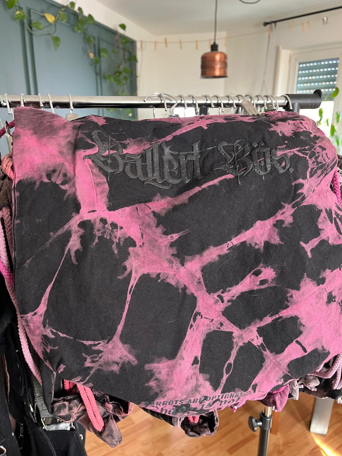 "Ballert Bös" Turnbeutel - Batik, verschiedene Farben, Einzelstücke (zufällige Auswahl) - DIE FRECHE GÖRE