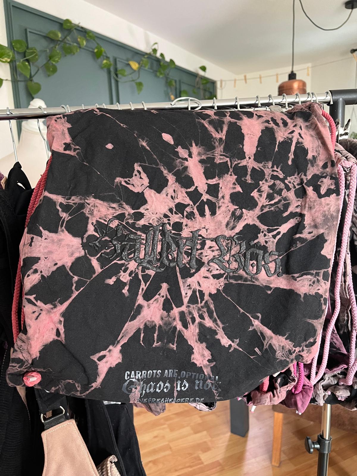 "Ballert Bös" Turnbeutel - Batik, verschiedene Farben, Einzelstücke (zufällige Auswahl) - DIE FRECHE GÖRE