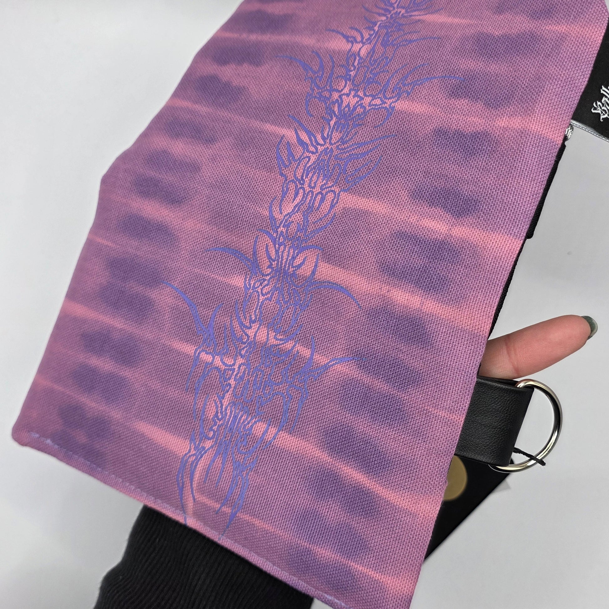 Batik „Lila Tribals" Tabaktasche Nr. 11 - DIE FRECHE GÖRE