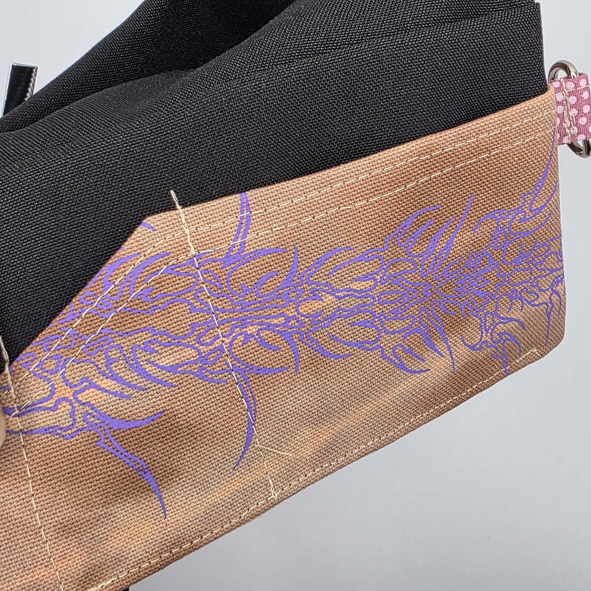 Batik „Tribals" Tabaktasche Nr. 1 (Juni) - DIE FRECHE GÖRE