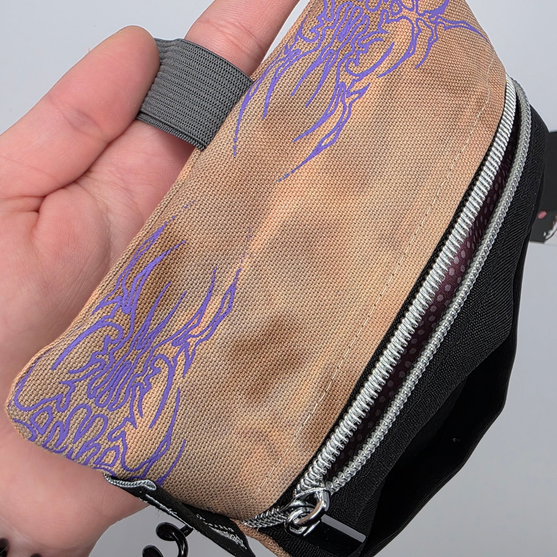 Batik „Tribals" Tabaktasche Nr. 1 (Juni) - DIE FRECHE GÖRE