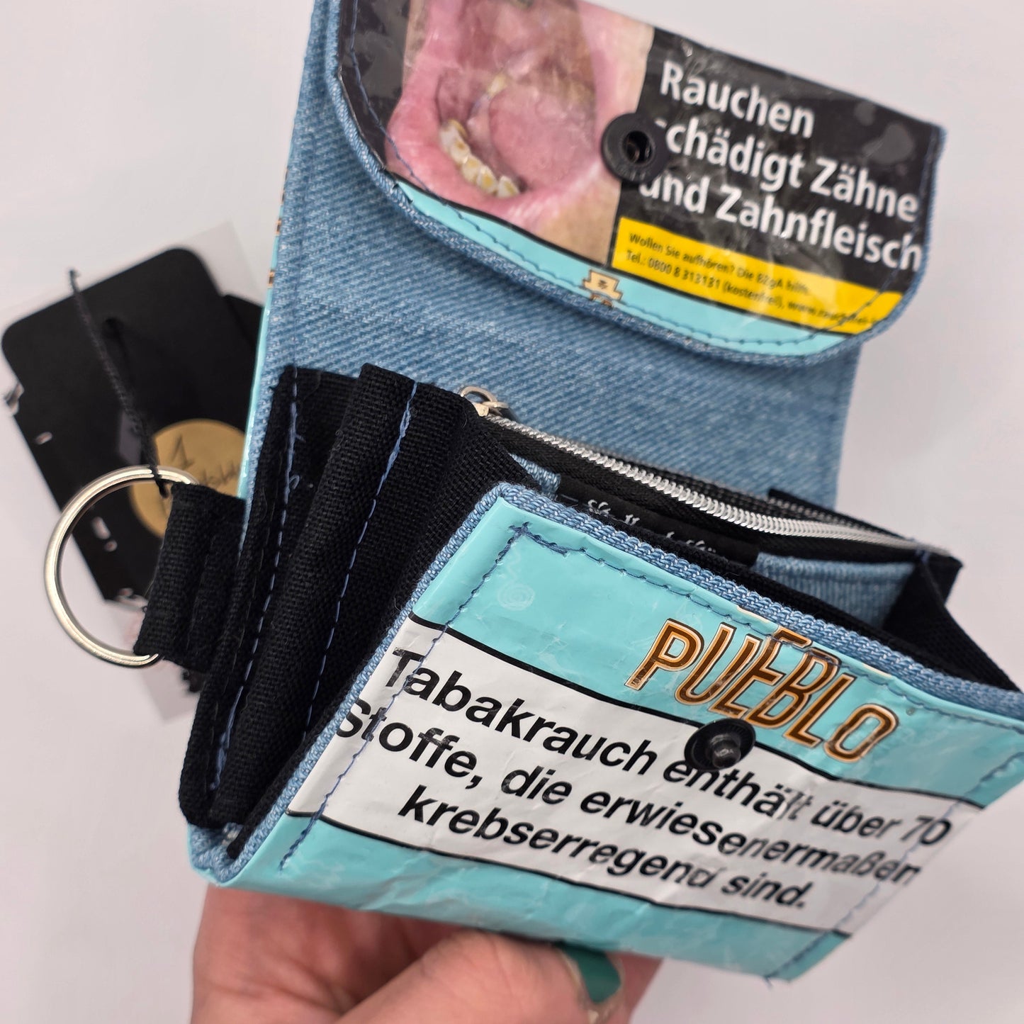 Geldbeutel (Upcycled Trash) Nr. 1 - Blue Points Inside - DIE FRECHE GÖRE