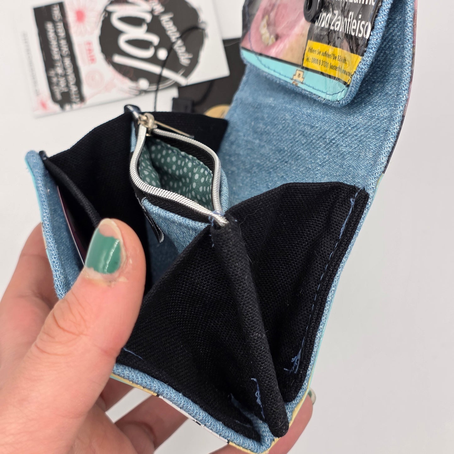 Geldbeutel (Upcycled Trash) Nr. 1 - Blue Points Inside - DIE FRECHE GÖRE