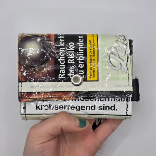 Geldbeutel (Upcycled Trash) Nr. 11 (Juni) - hidden Snakes - DIE FRECHE GÖRE