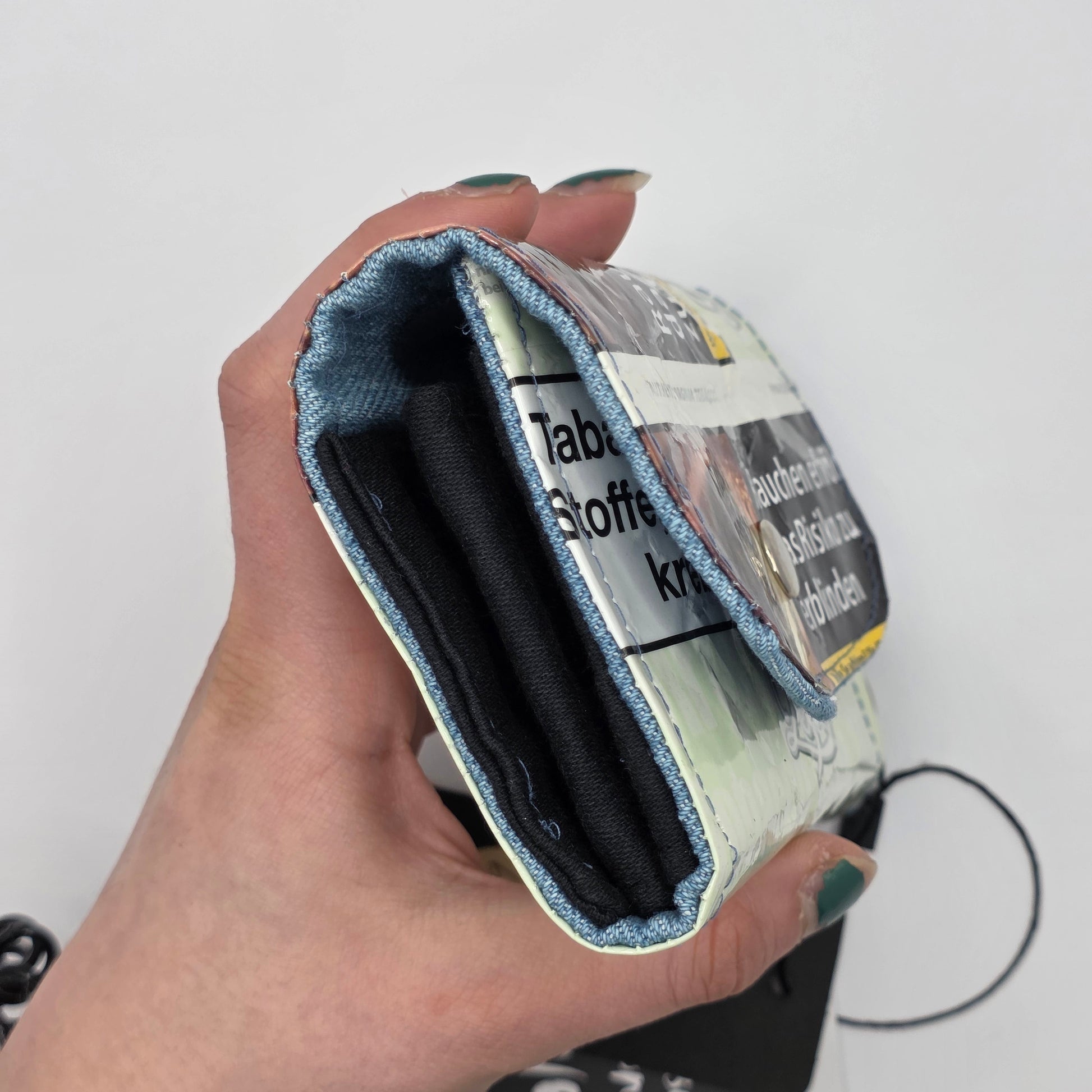 Geldbeutel (Upcycled Trash) Nr. 12 (Juni) - Jeans - DIE FRECHE GÖRE